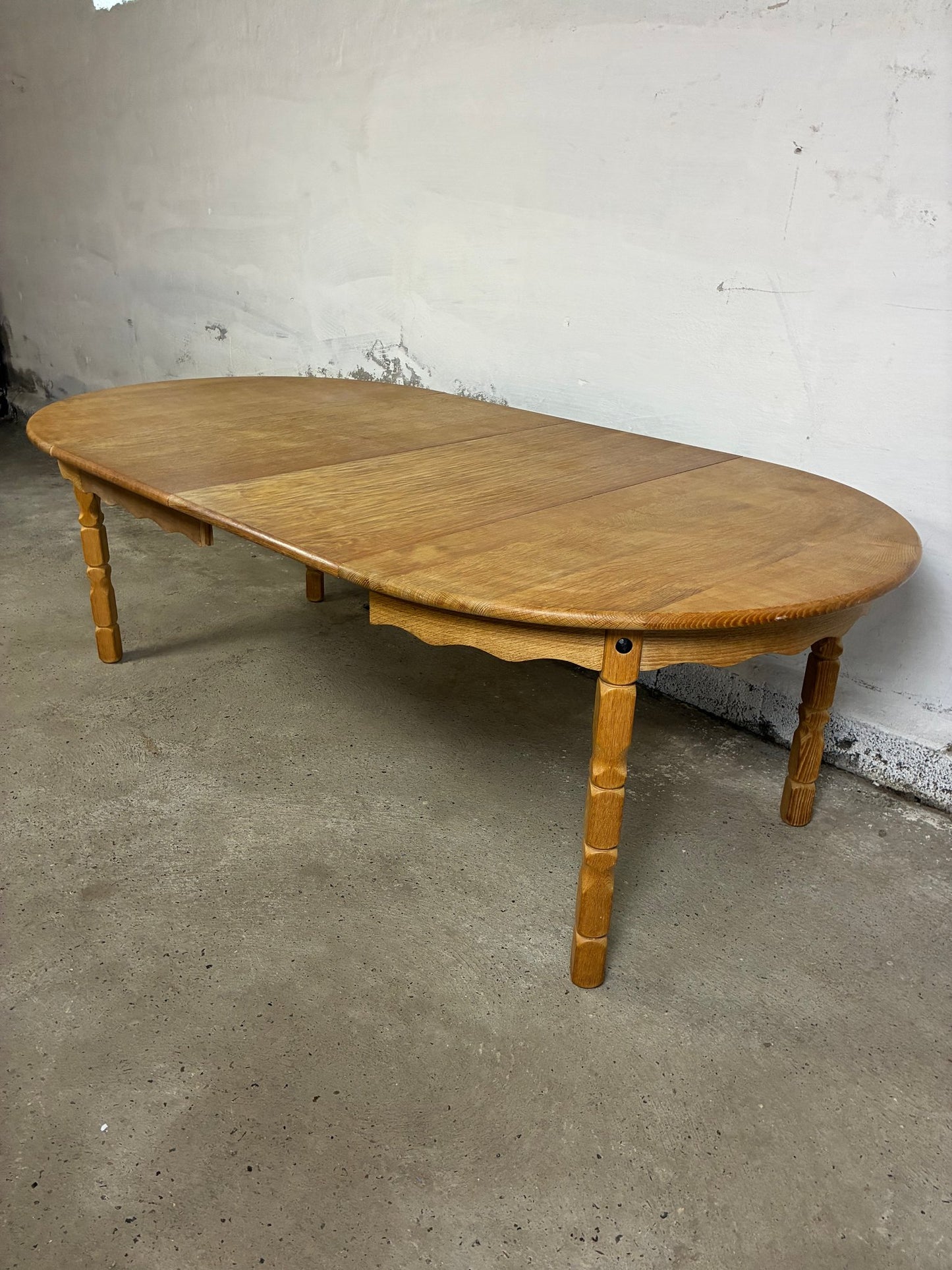 Solid Oak table with 2 leaves Ø120+2x50