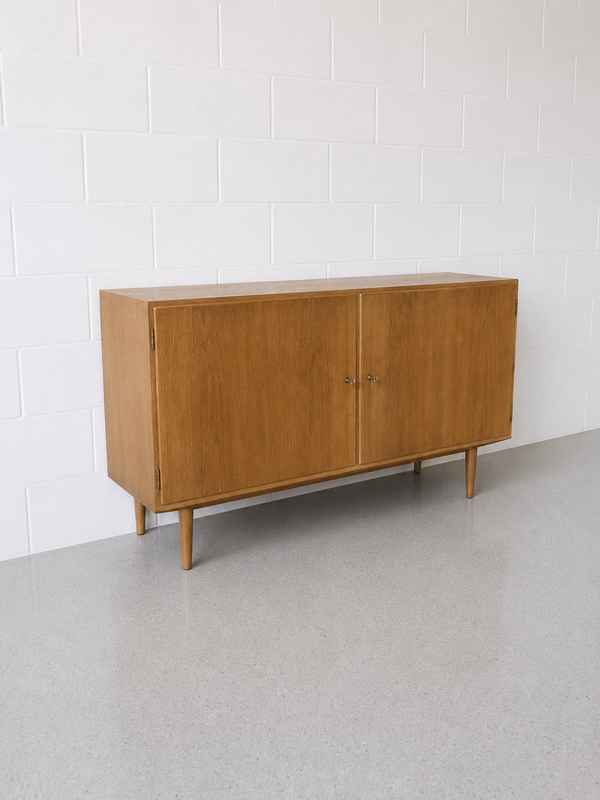 Low Oak sideboard by Hundevad 138x75x43