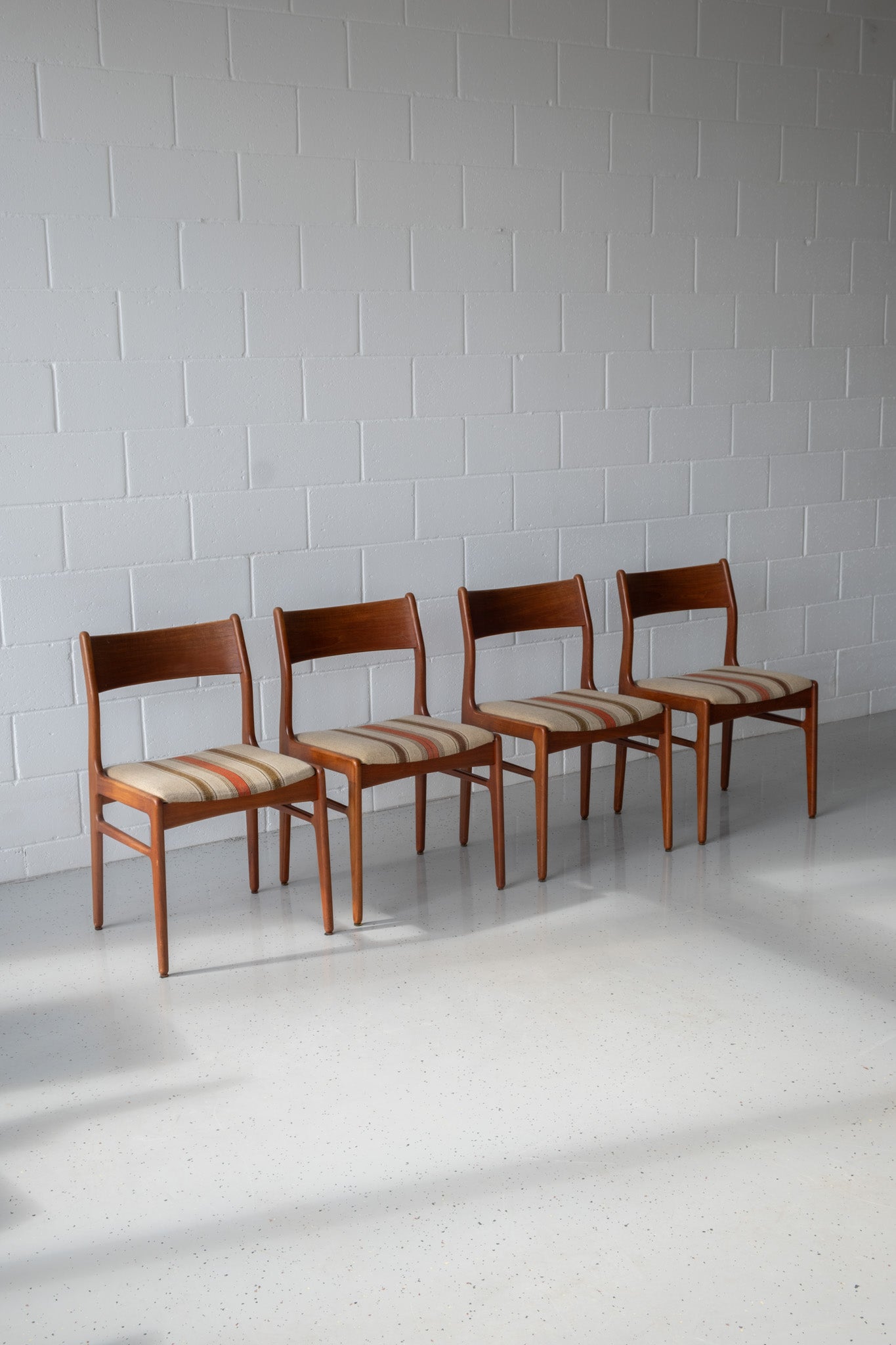 Funder Madsen chairs