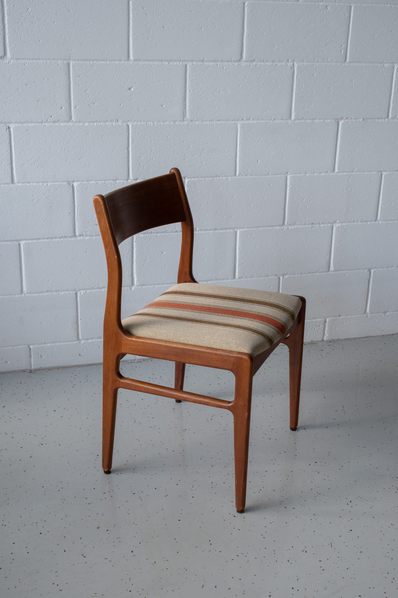 Funder Madsen chairs