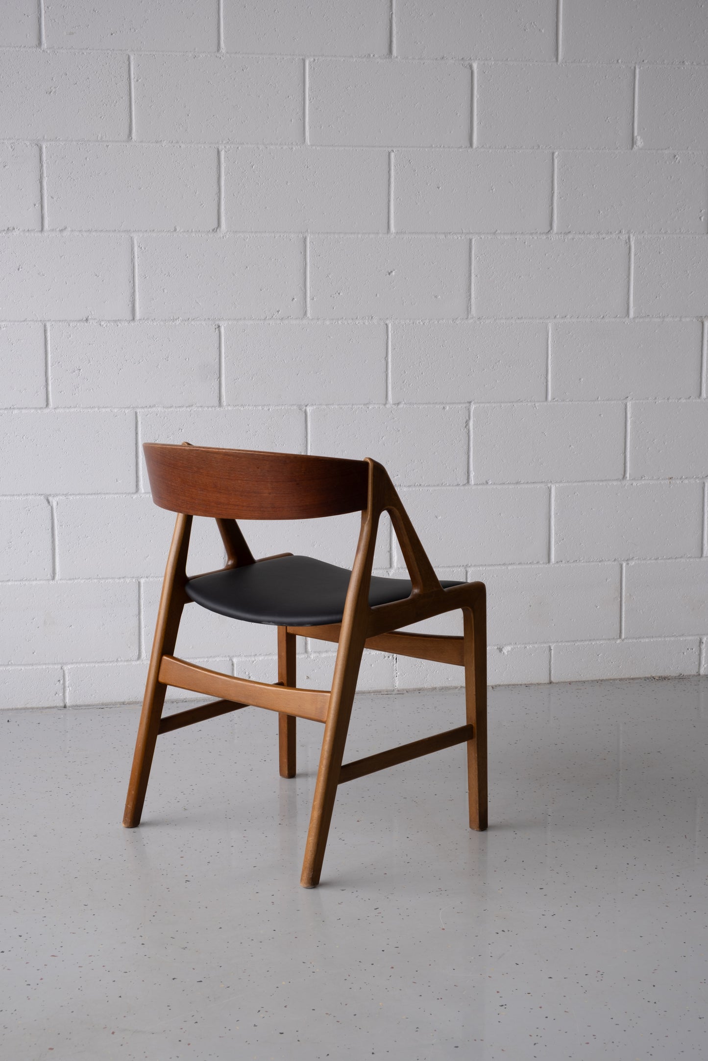 Henry Kjærnulf Chair