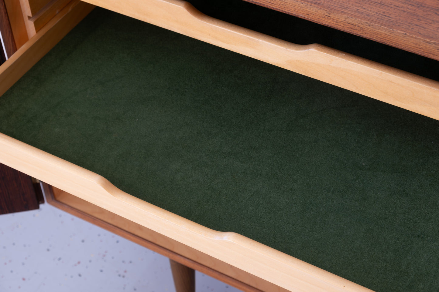 Rosewood sideboard by Poul Hundevad