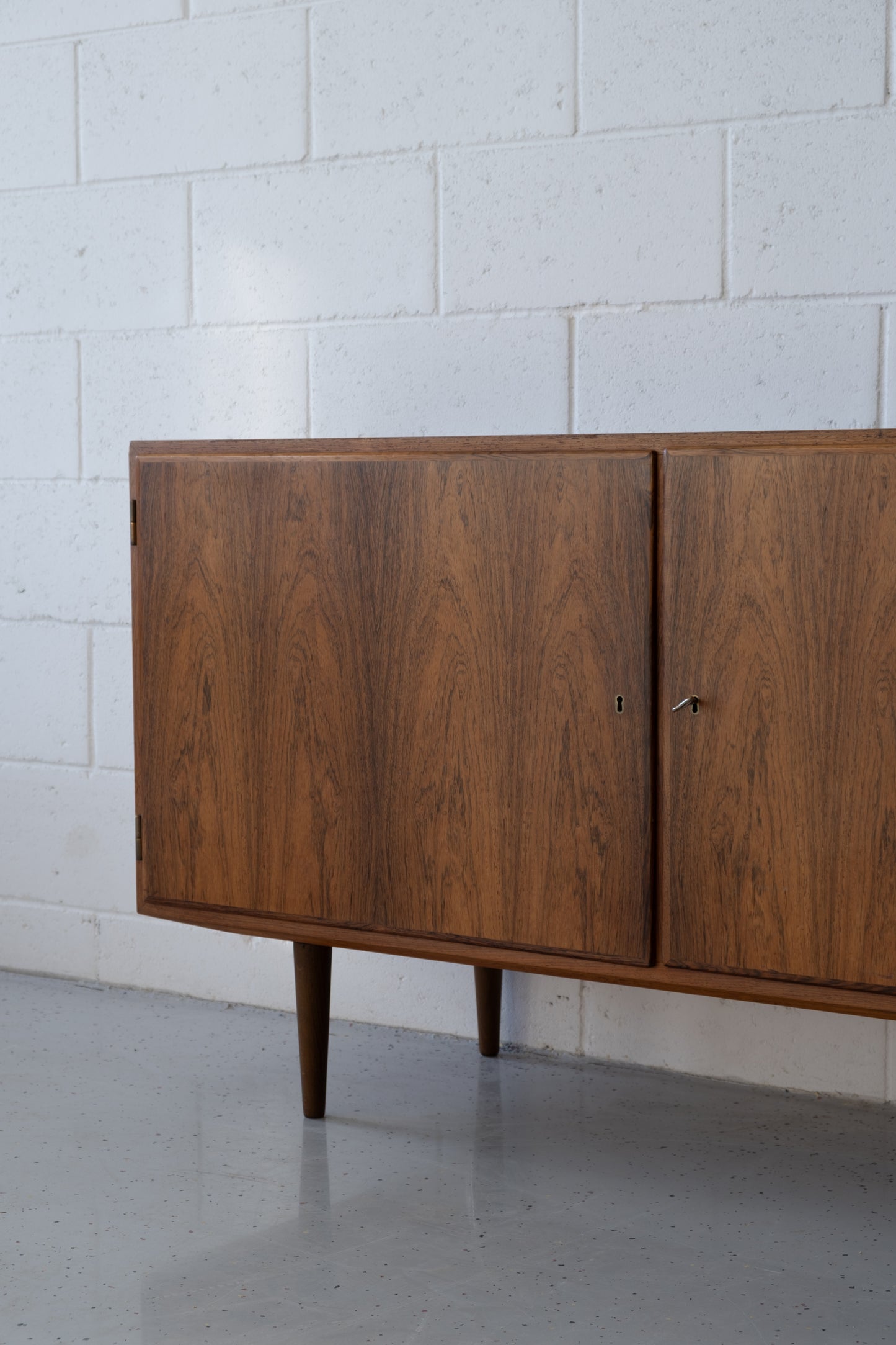 Rosewood sideboard by Poul Hundevad