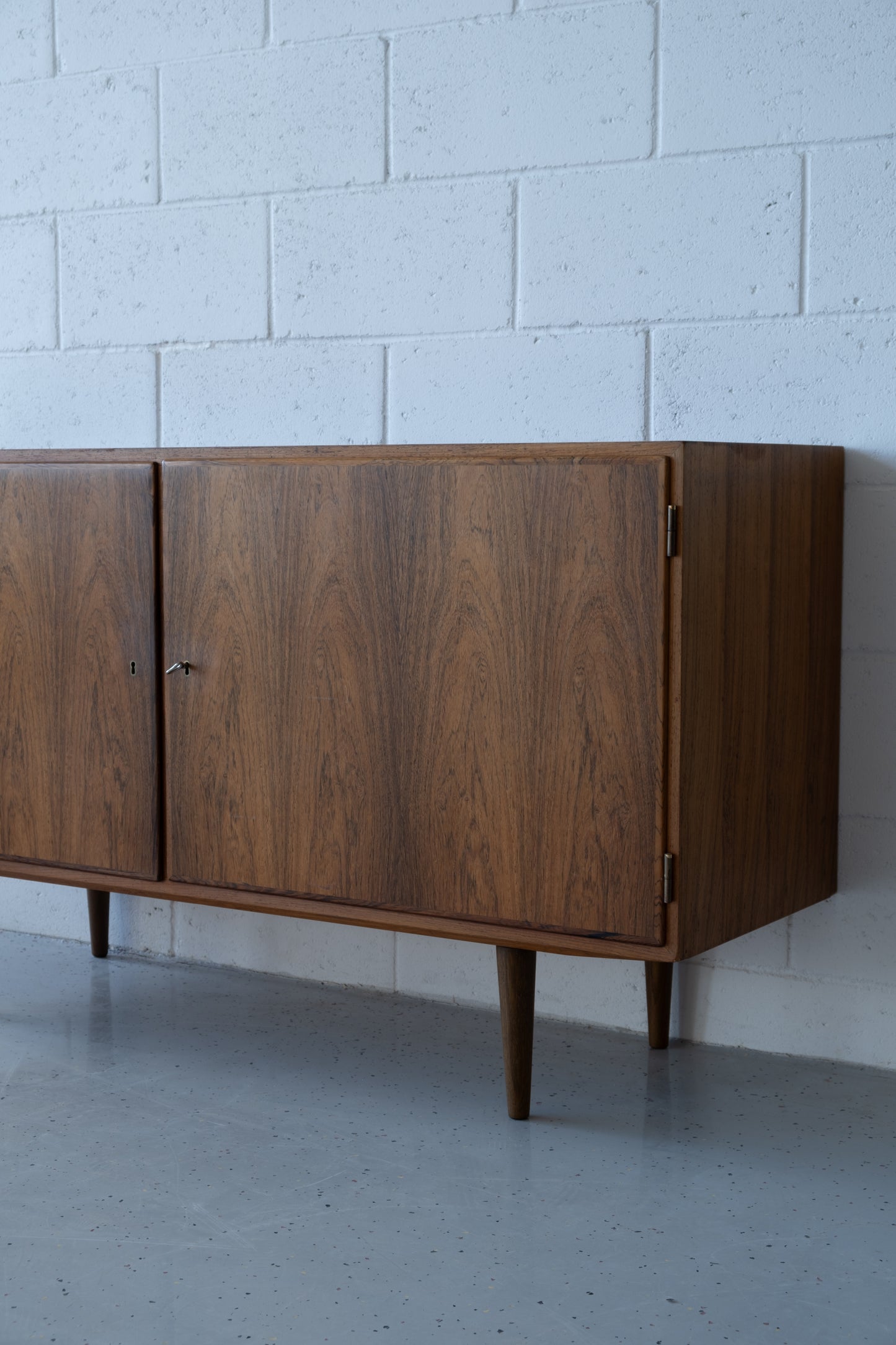 Rosewood sideboard by Poul Hundevad