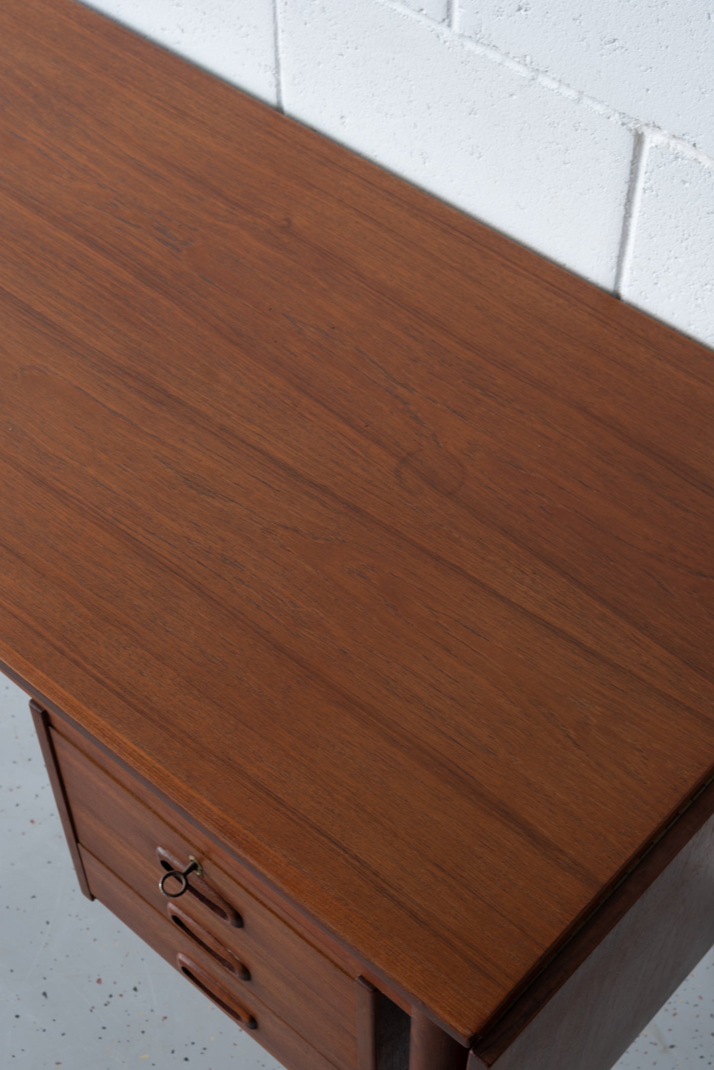 Leaf-drop desk with extension