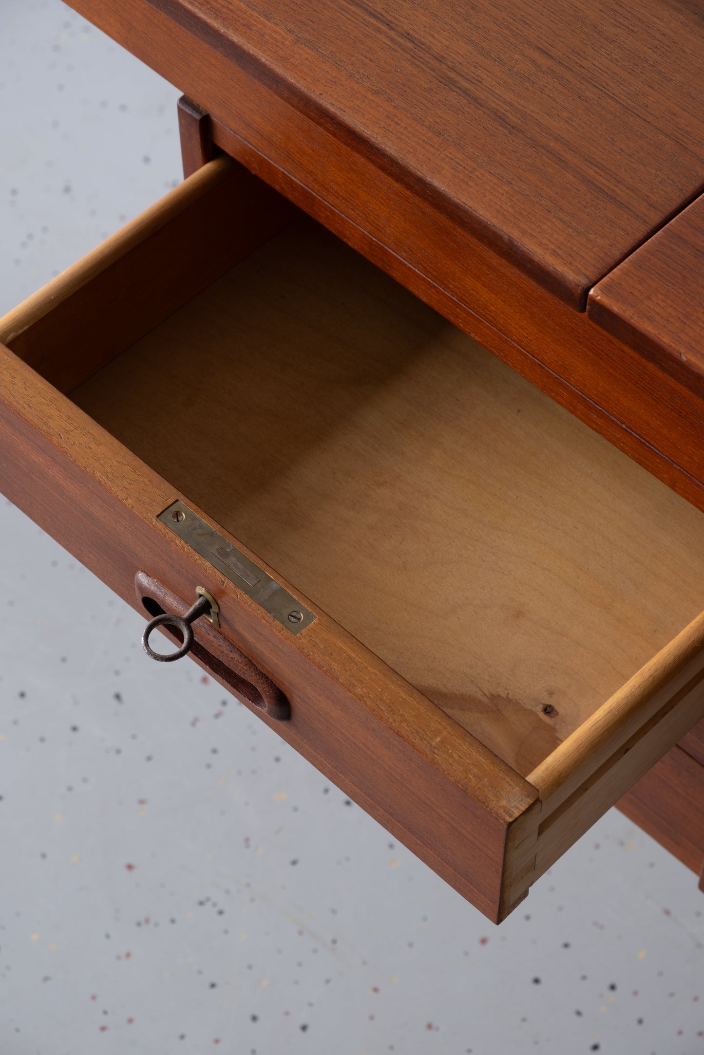 Leaf-drop desk with extension