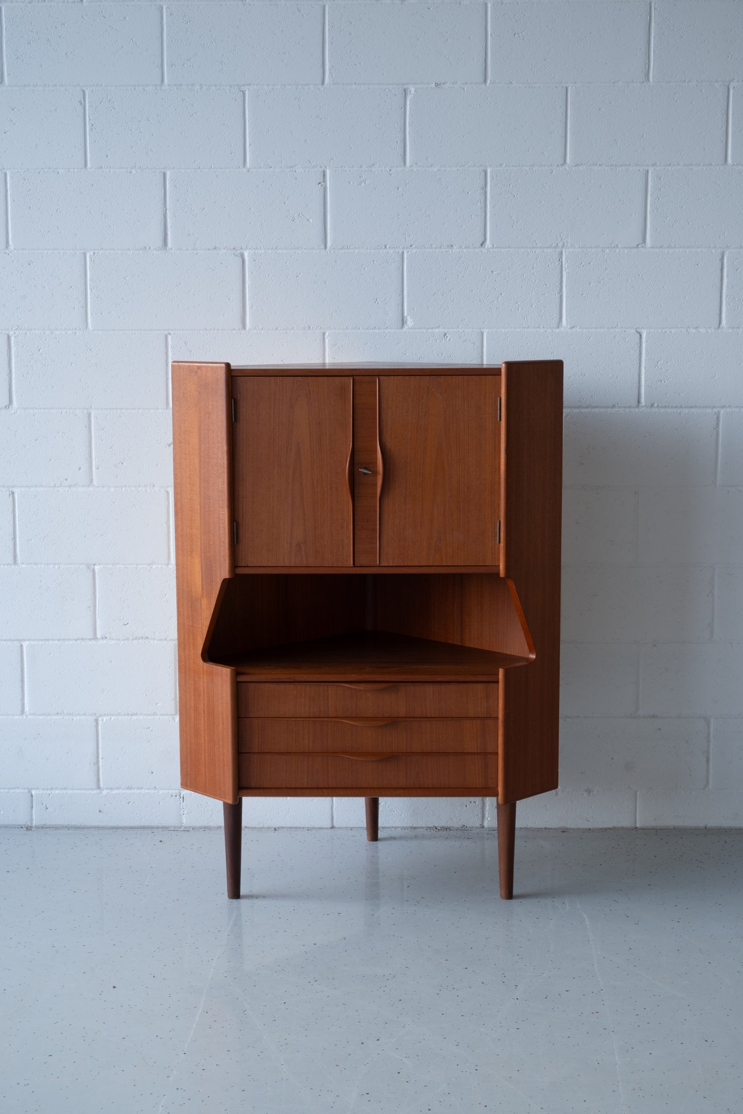 Teak corner cabinet with bar
