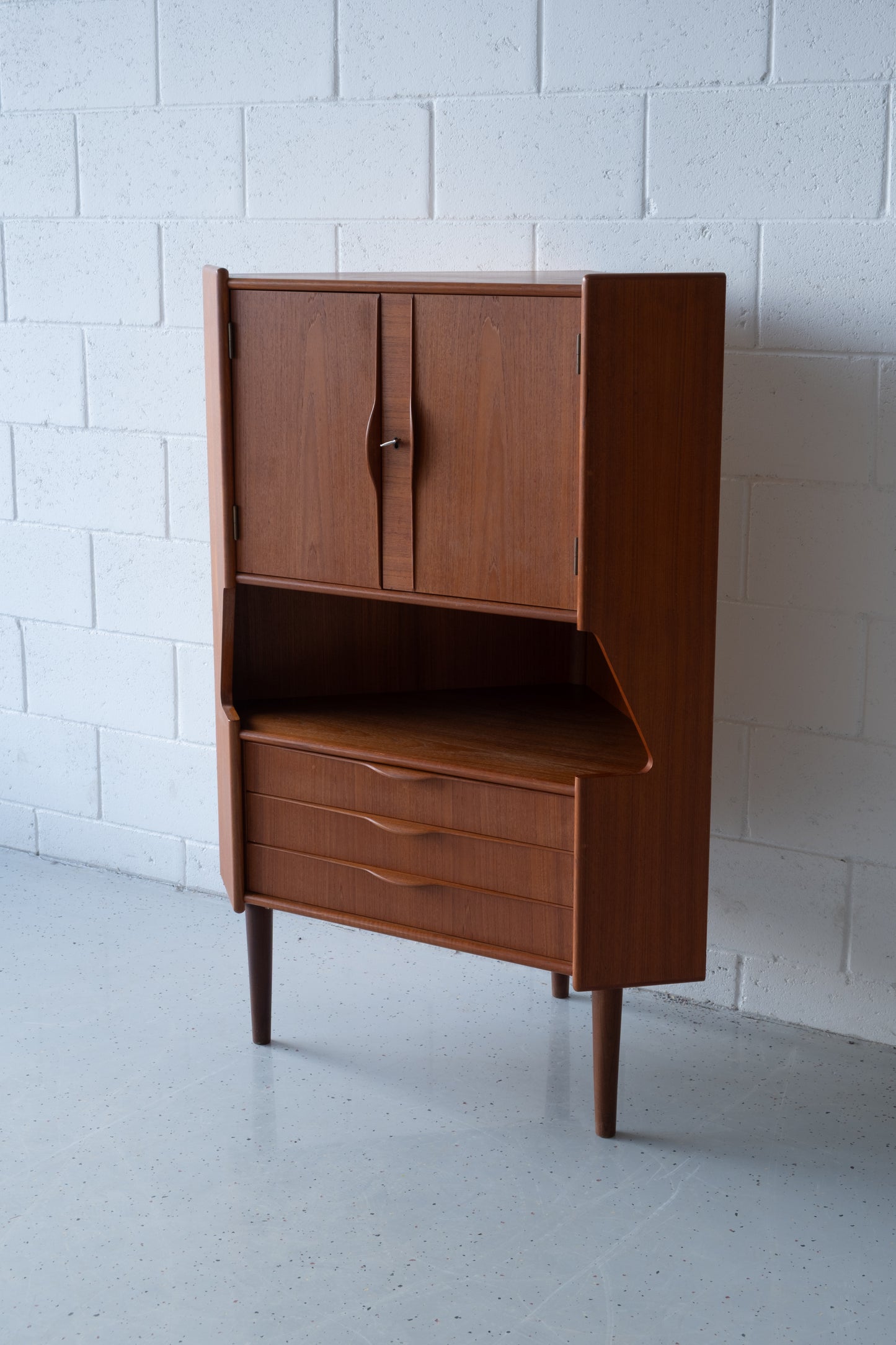 Teak corner cabinet with bar