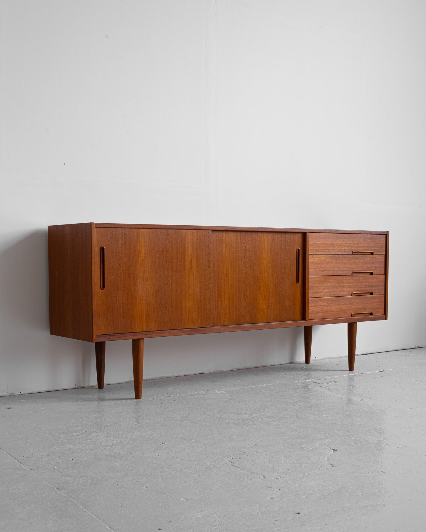 Nils Jonsson sideboard