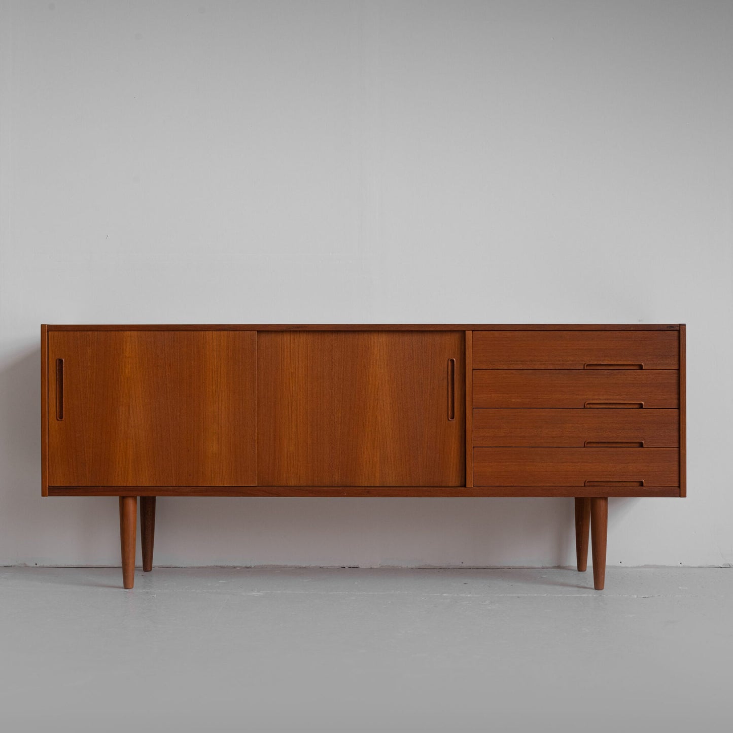 Nils Jonsson sideboard