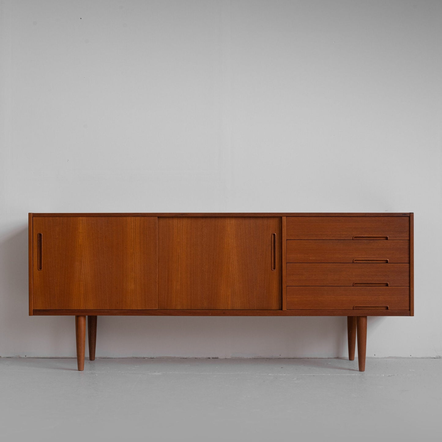 Nils Jonsson sideboard