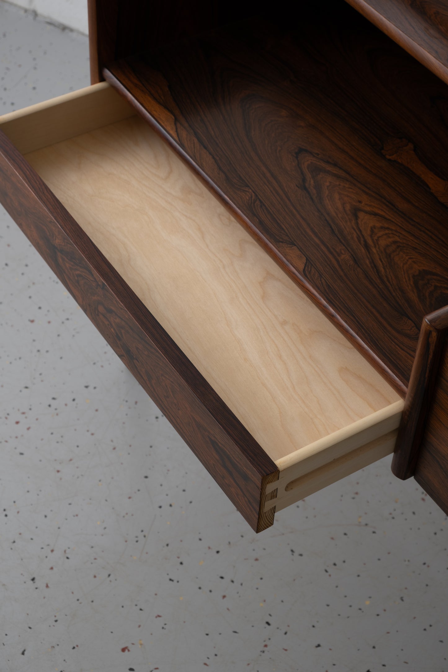 Melvin Mikkelsen dressing table