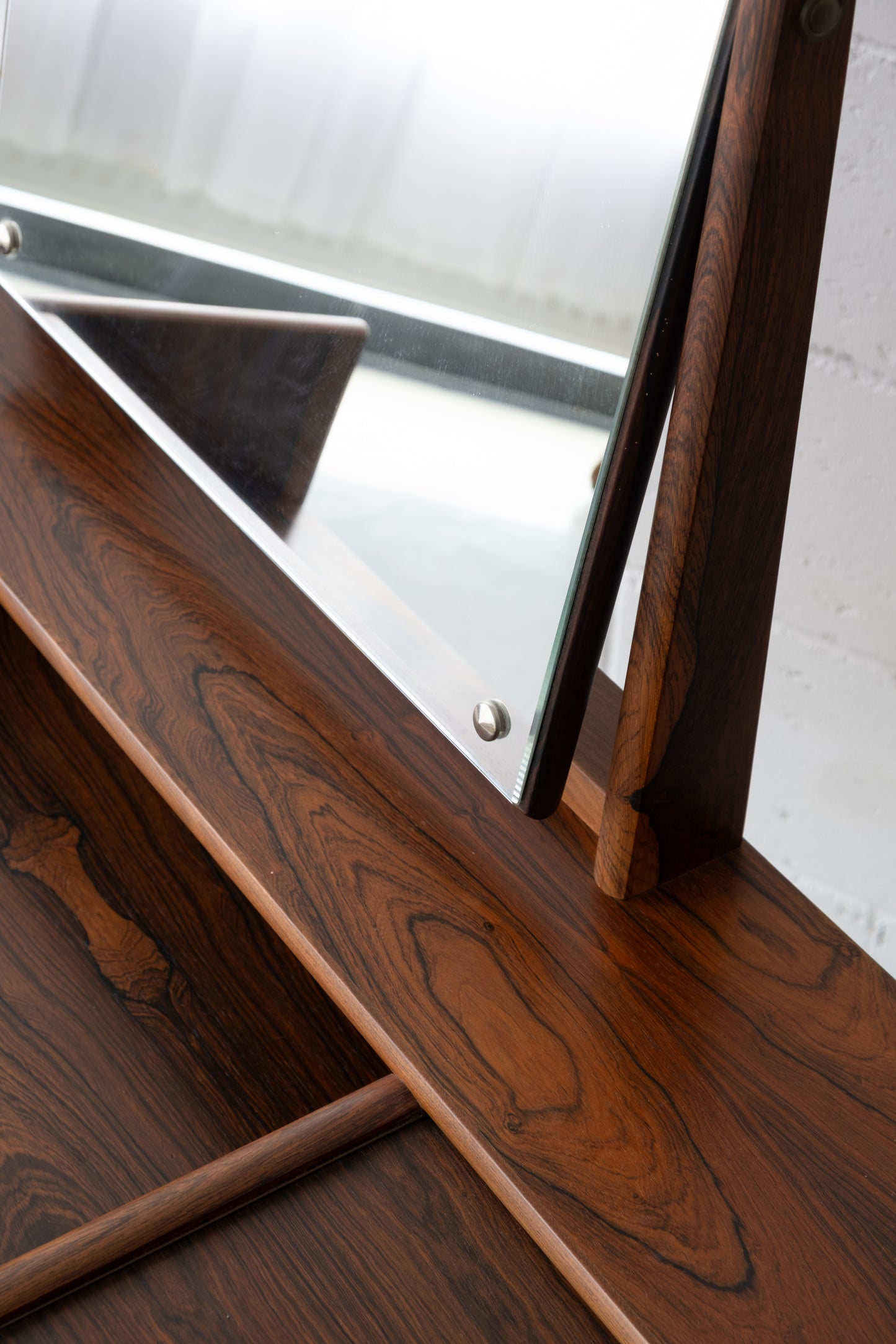 Melvin Mikkelsen dressing table