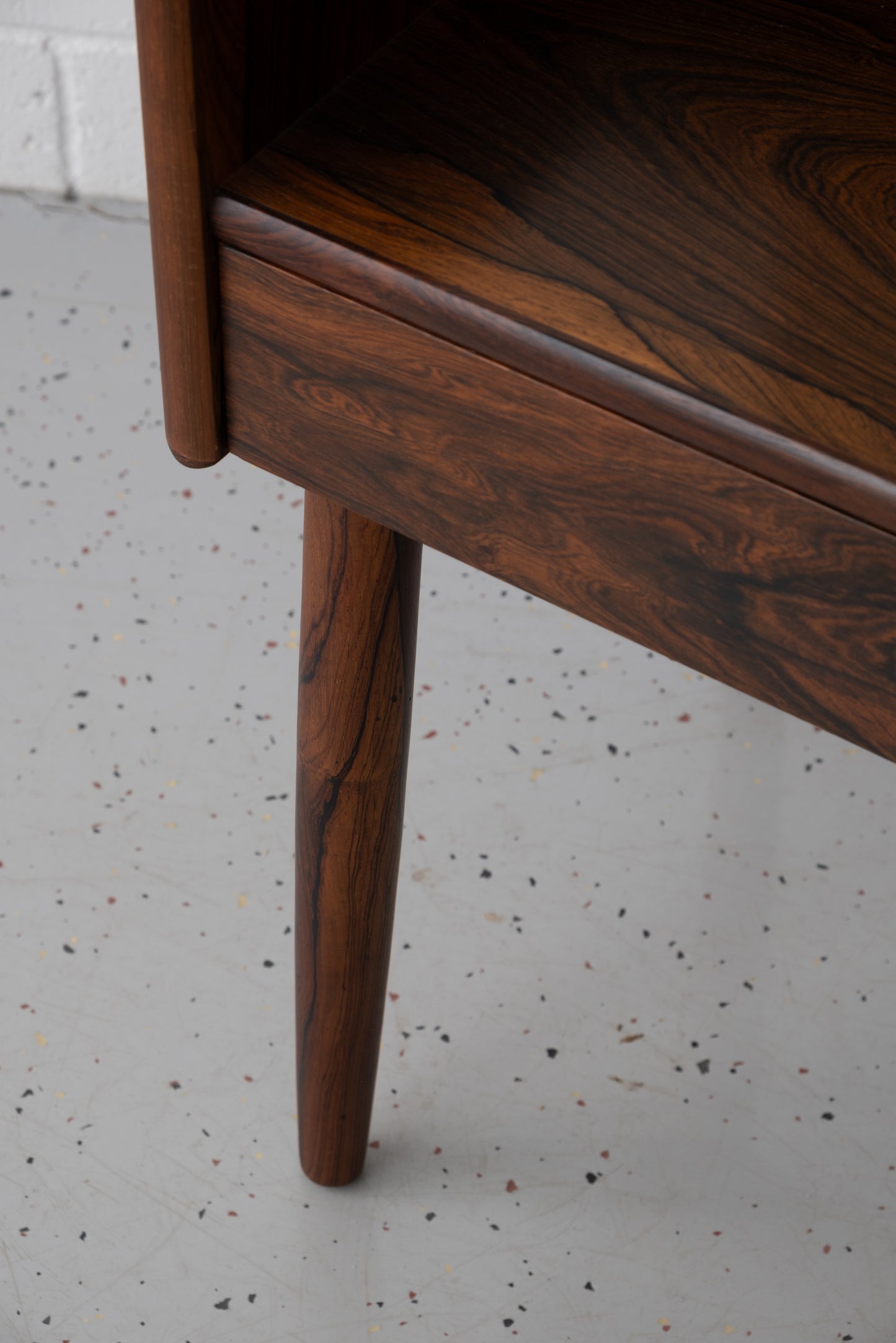 Melvin Mikkelsen dressing table