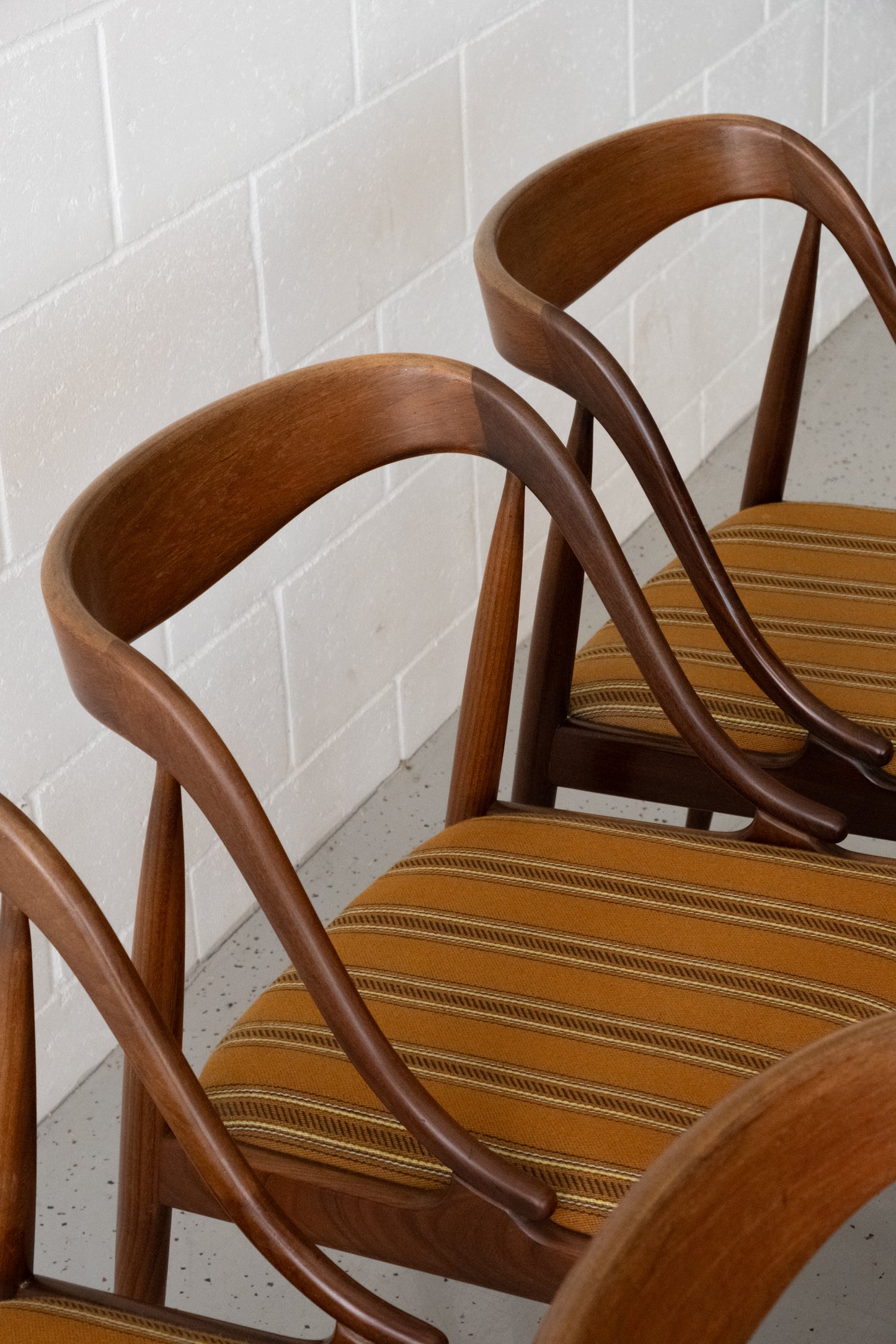 Johannes Andersen Model 16, set of 6 (re-upholstery included)