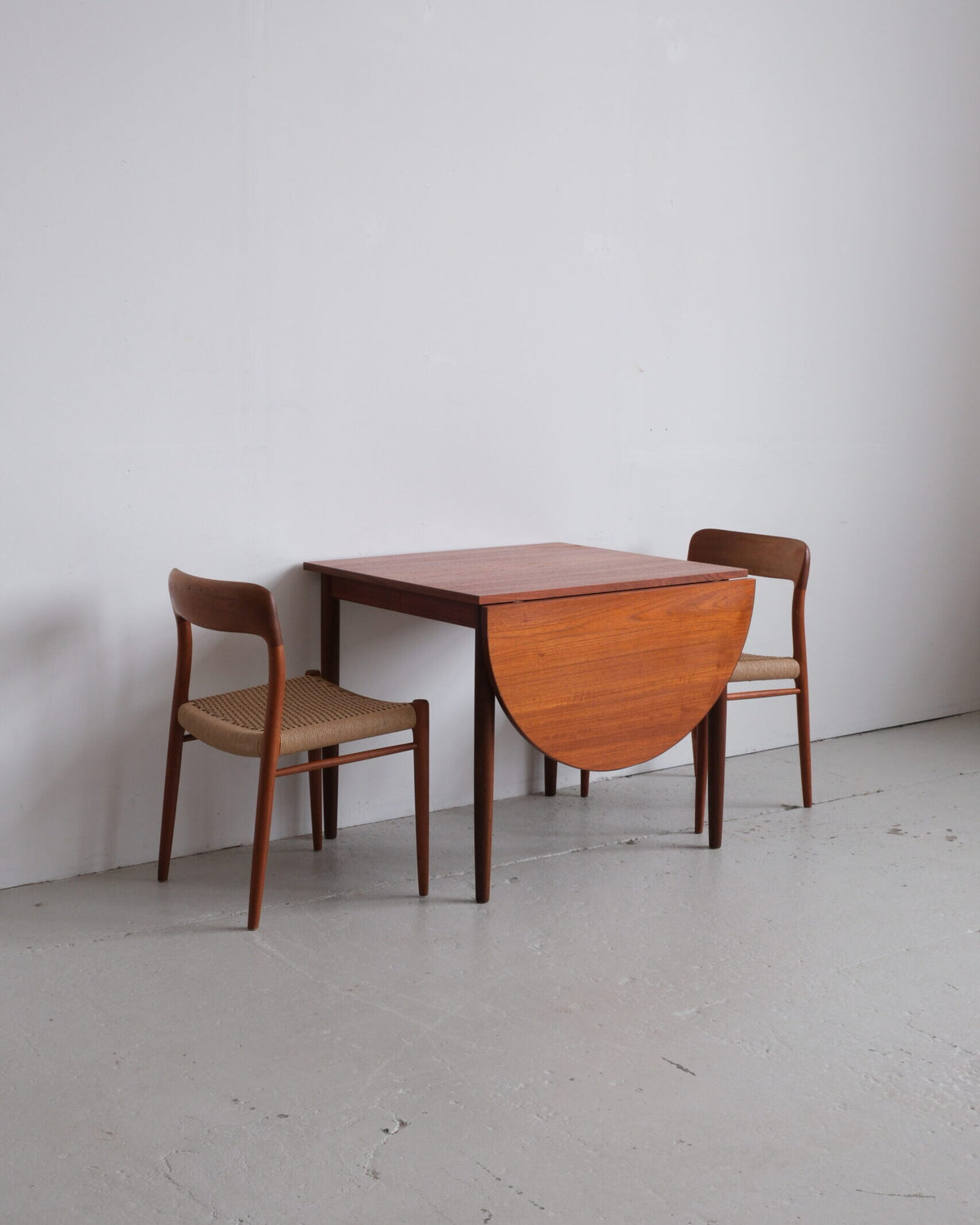 [reserved] Teak extendable dining table. Danish design 1960s