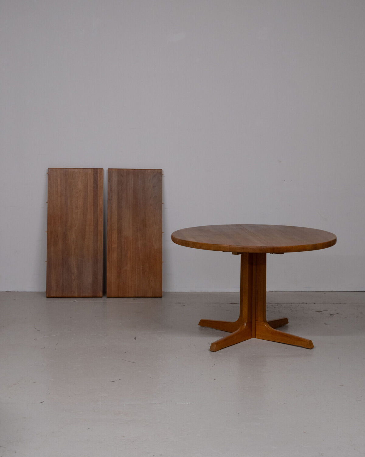 Solid teak table Gudme Mobelfabrik