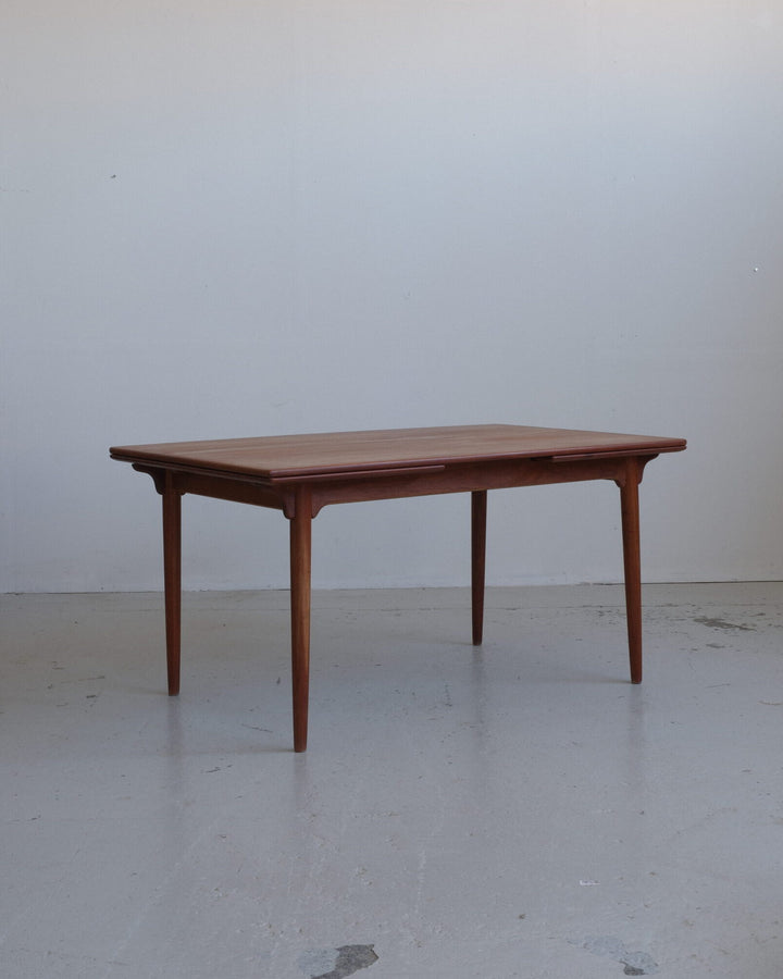 Gunni Omann dining model 54 table