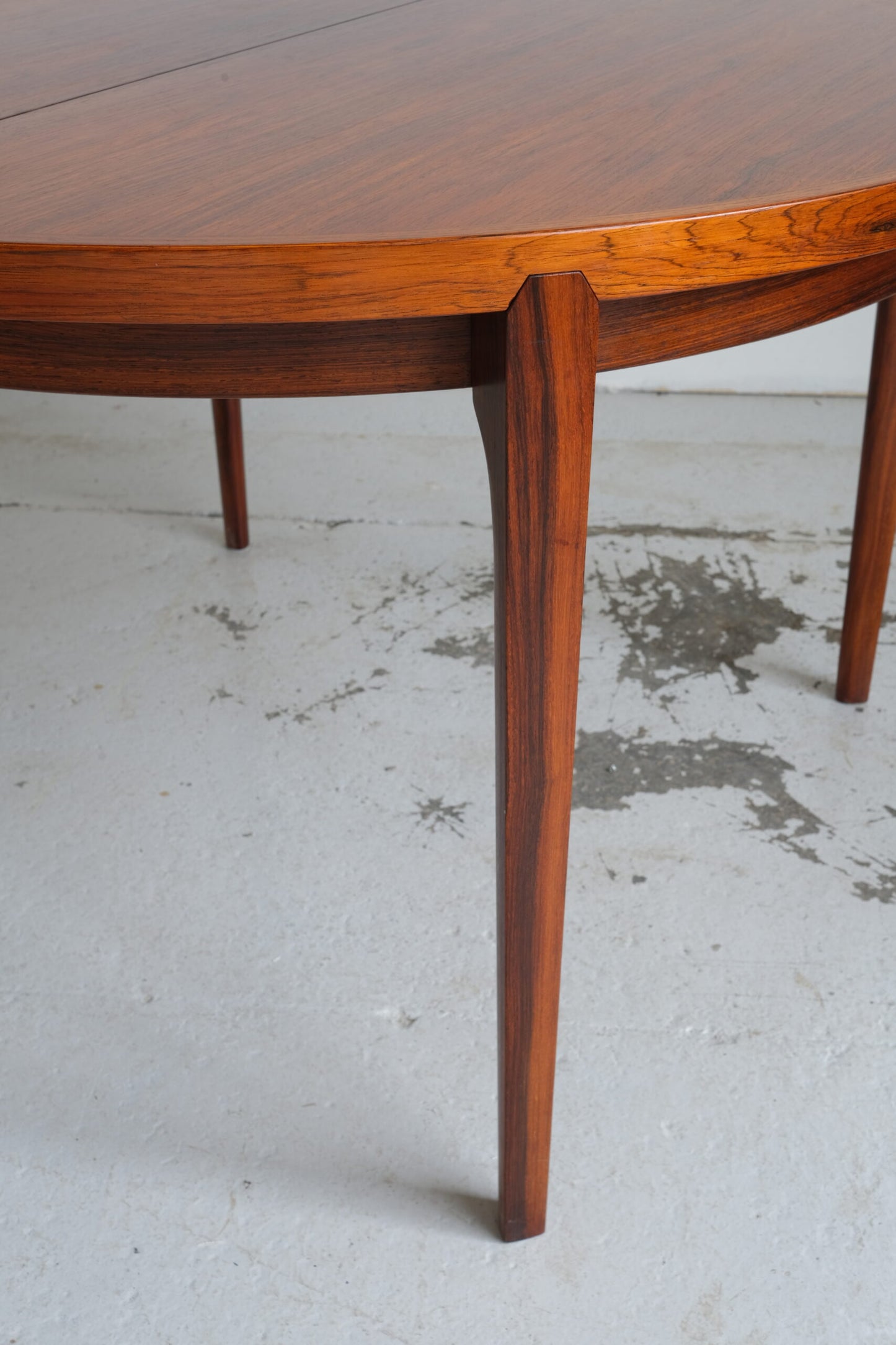 Henry Rosengren Hansen dining table 120-220cm