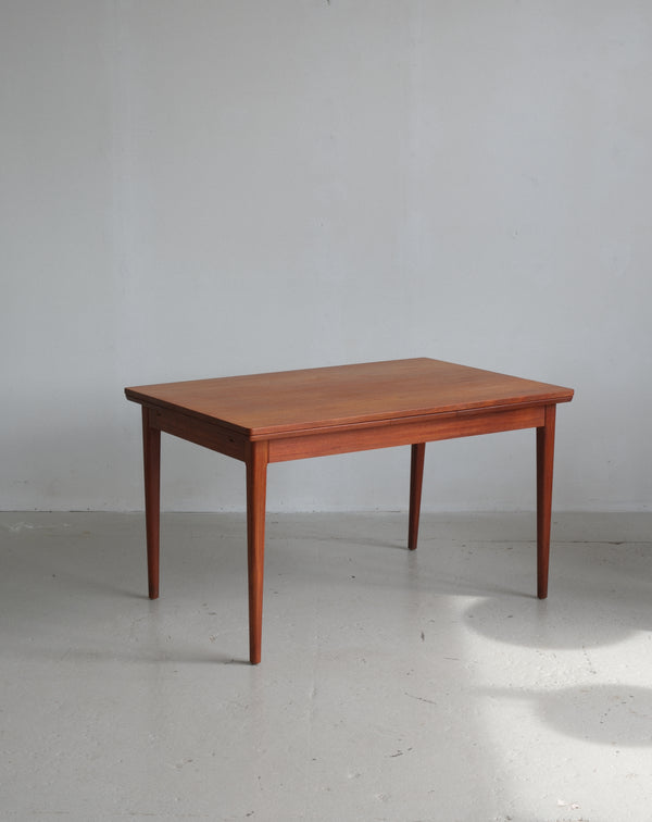 Danish teak table w. extensions