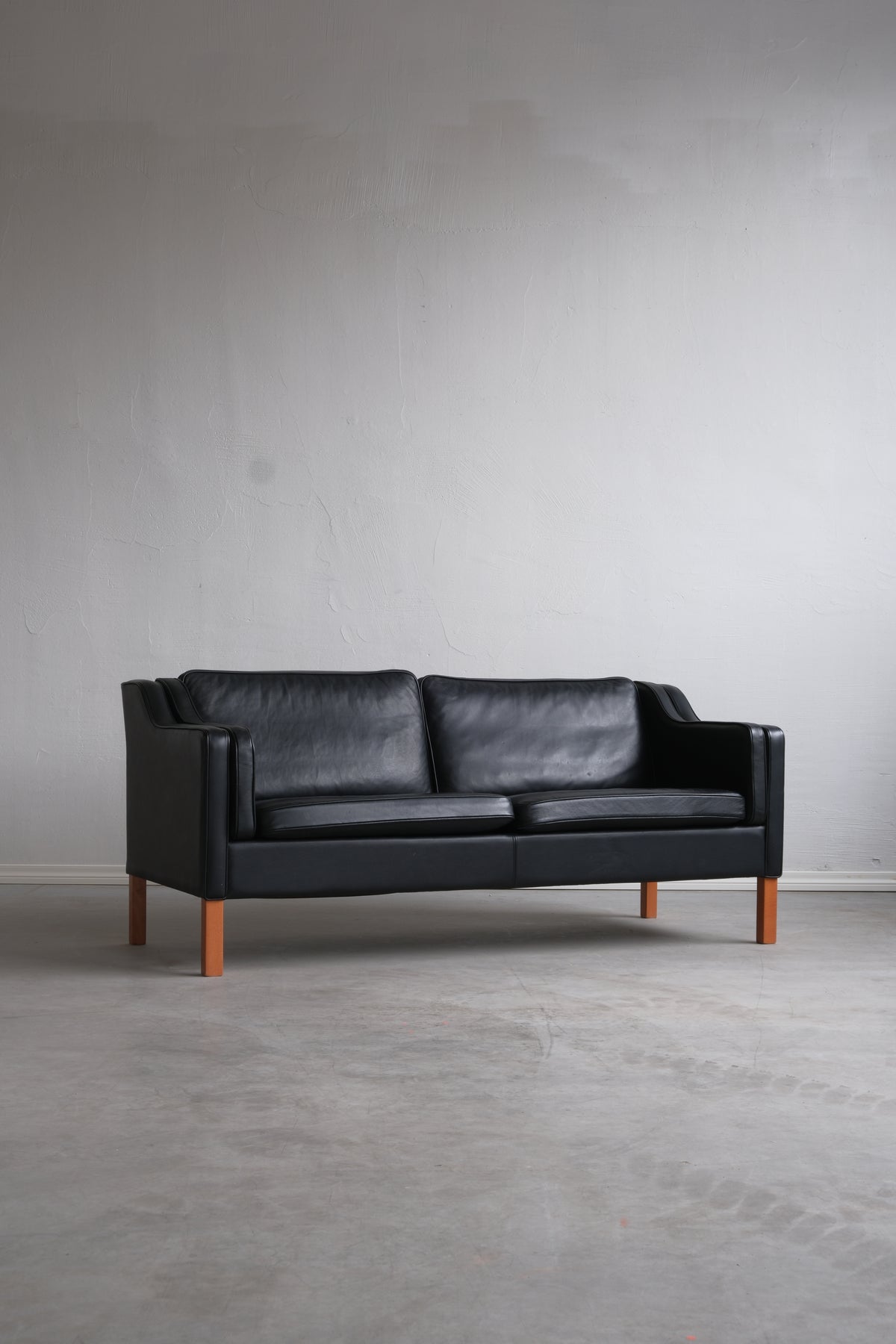 Mogens Hansen MH195 2.5 black leather sofa