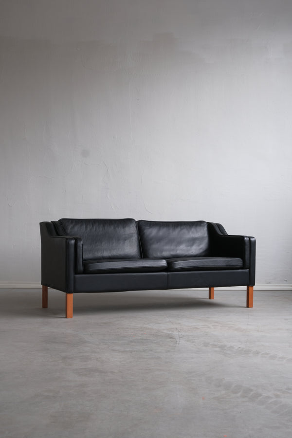 Mogens Hansen MH195 2.5 black leather sofa