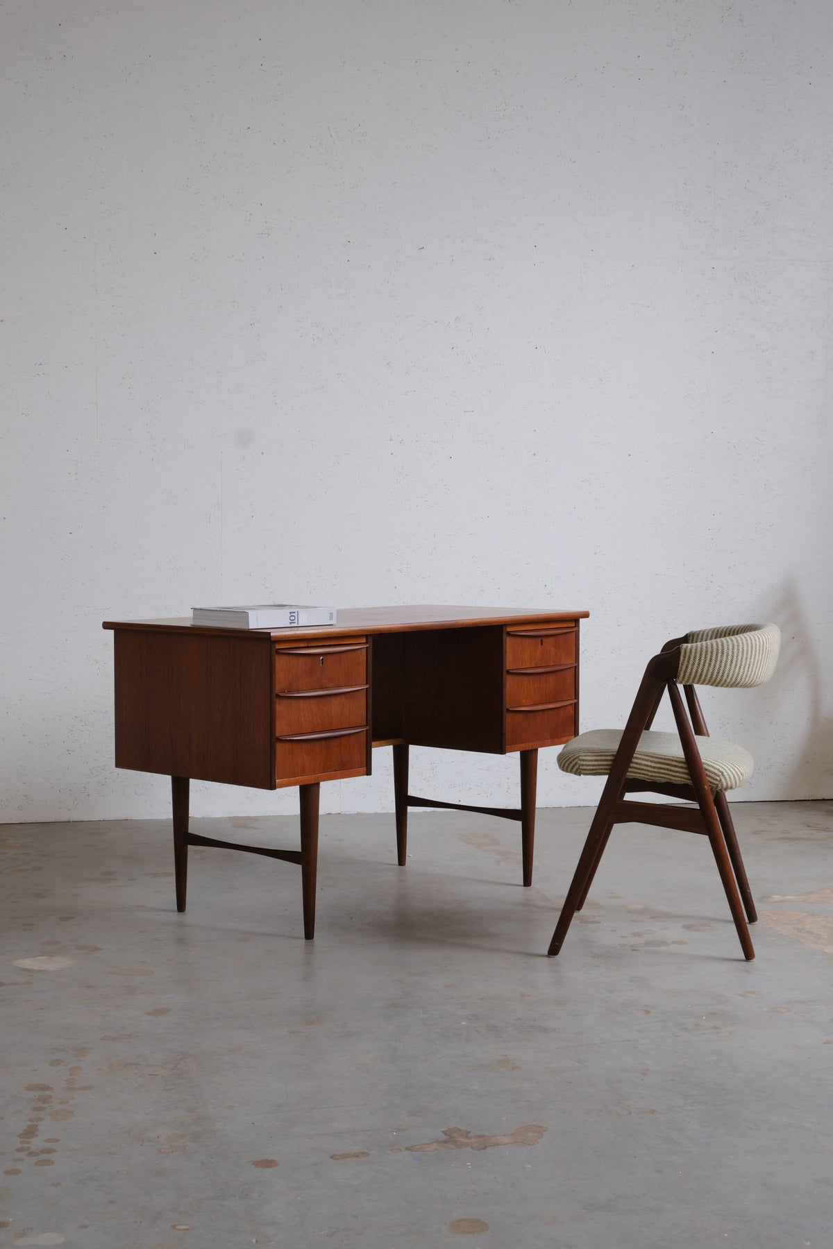 Danish desk