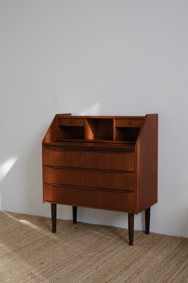 Danish small secretary