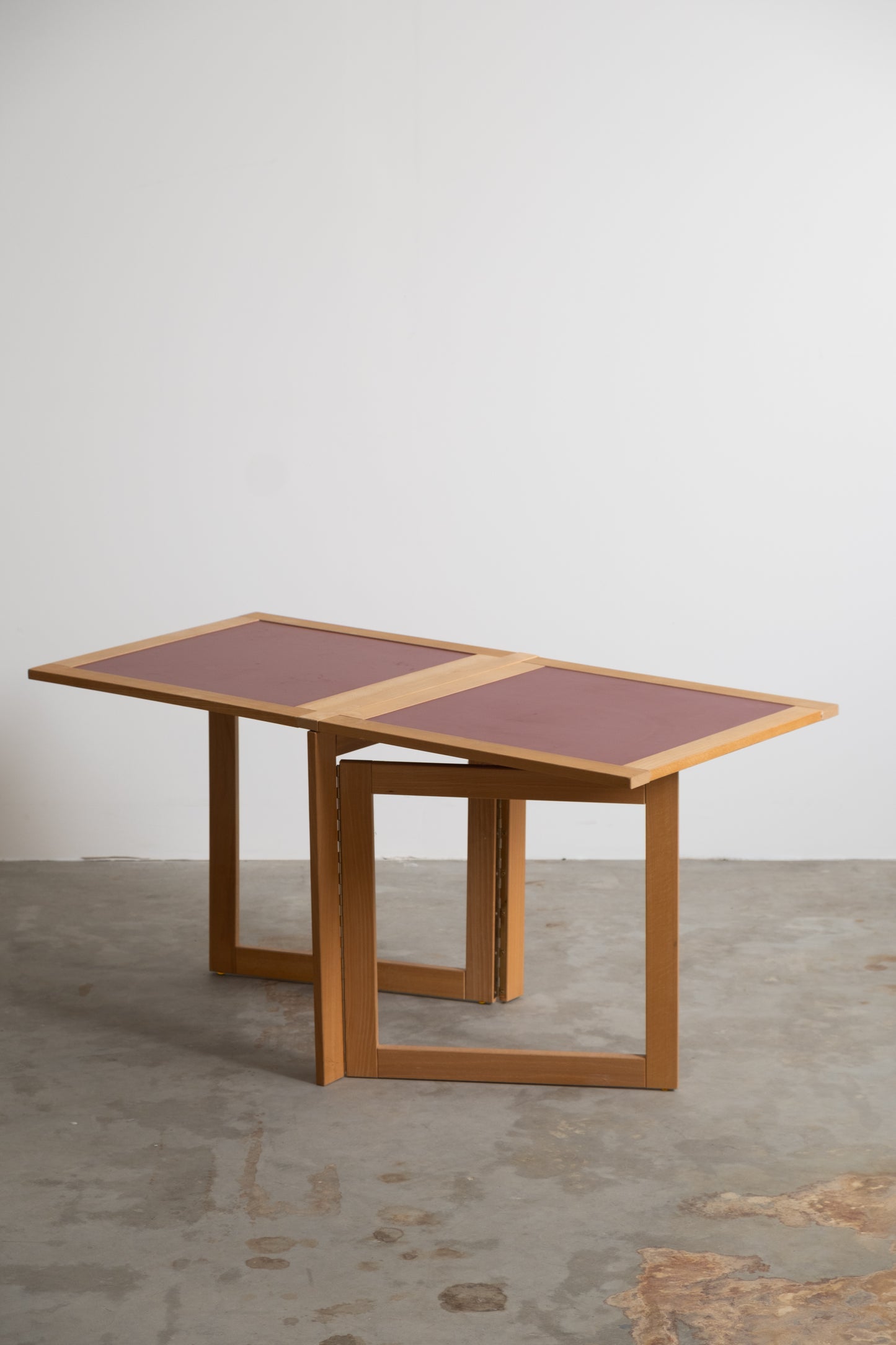 Arne Robert folding table