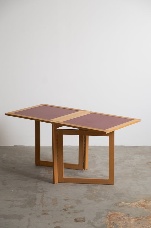 Arne Robert folding table