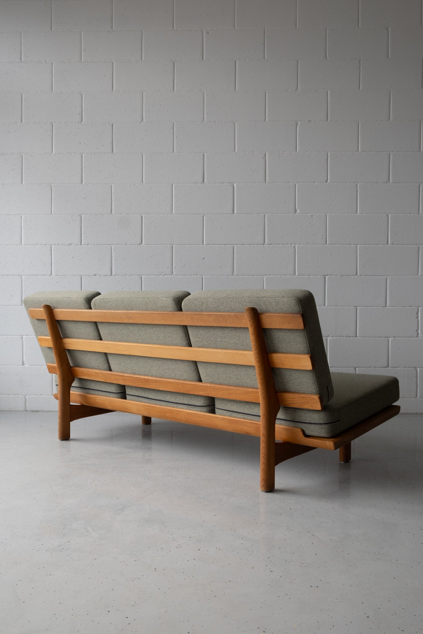 Hans Wegner GE-236 sofa for Getama