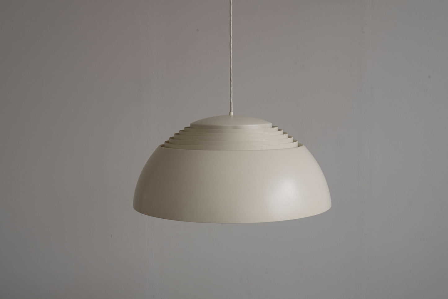 Royal Pendel, Arne Jacobsen for Louis Poulsen (1960s)