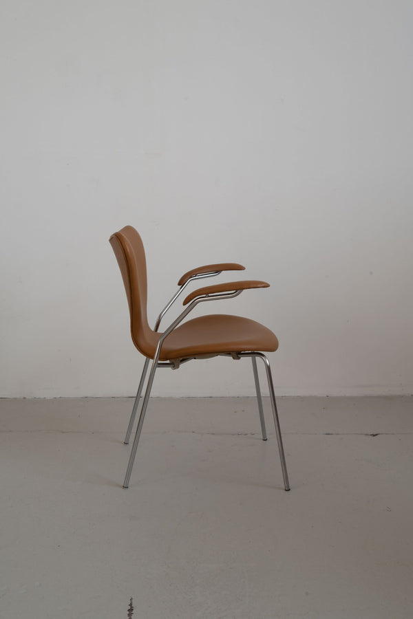 Arne Jacobsen 7 series, model 3207  (1955)