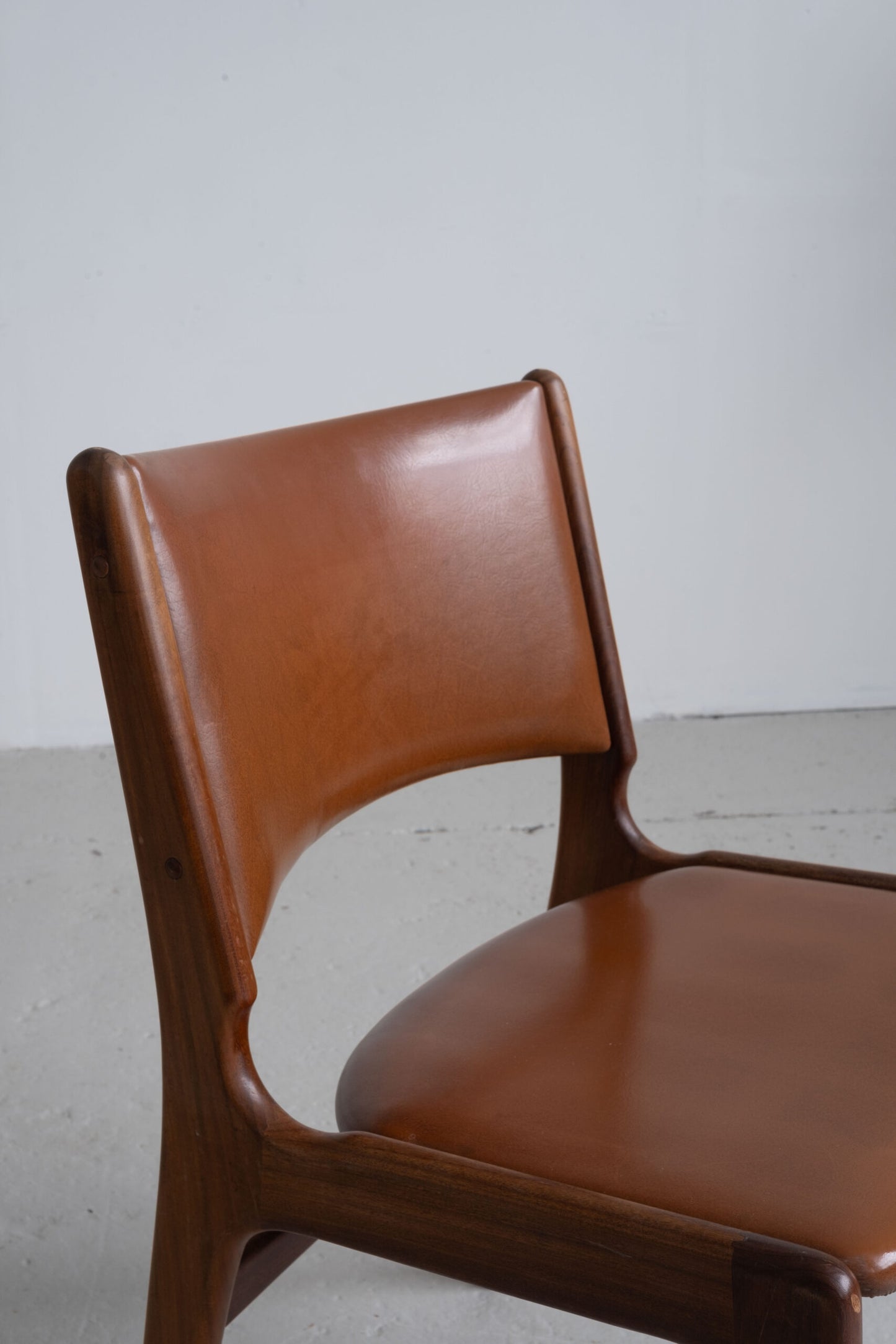 *RESERVED* Anderstup chairs (5pc)