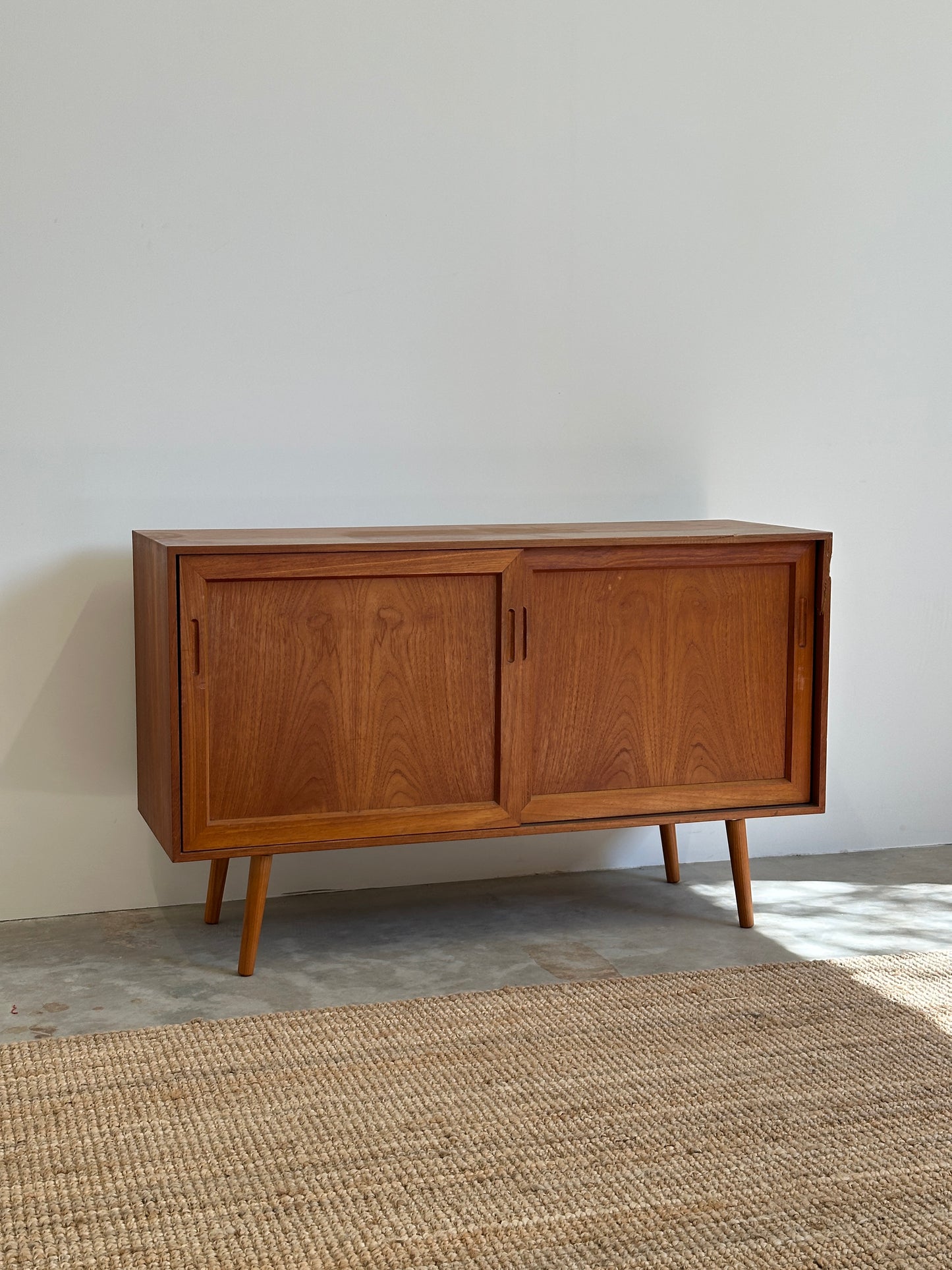 Small sideboard (damaged)