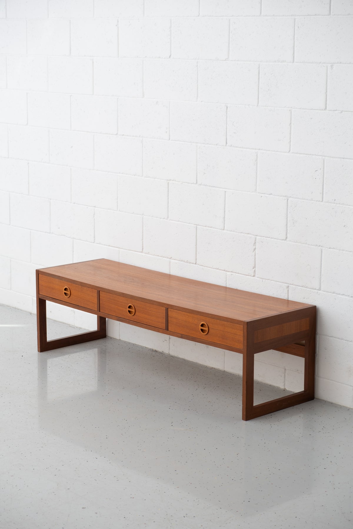 Arne Wahl-Iverseni disainitud vintage-puhvetkapp IKEA-lt
