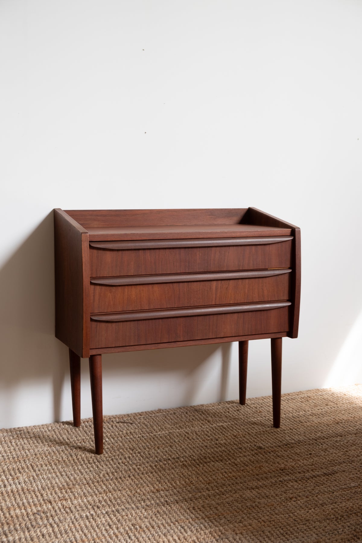 Tiigipuust sahtel, Soren Nielsen & Co, Lasby
