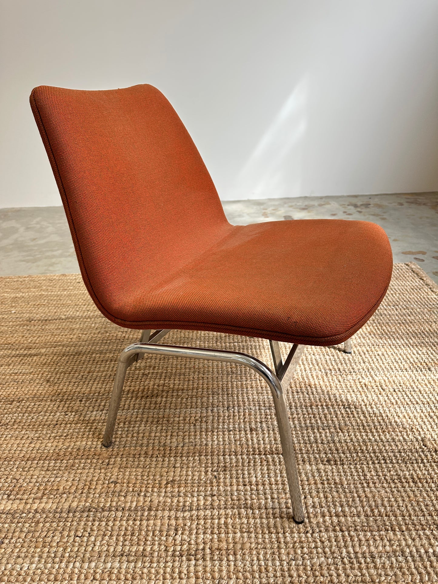 DUBA chair