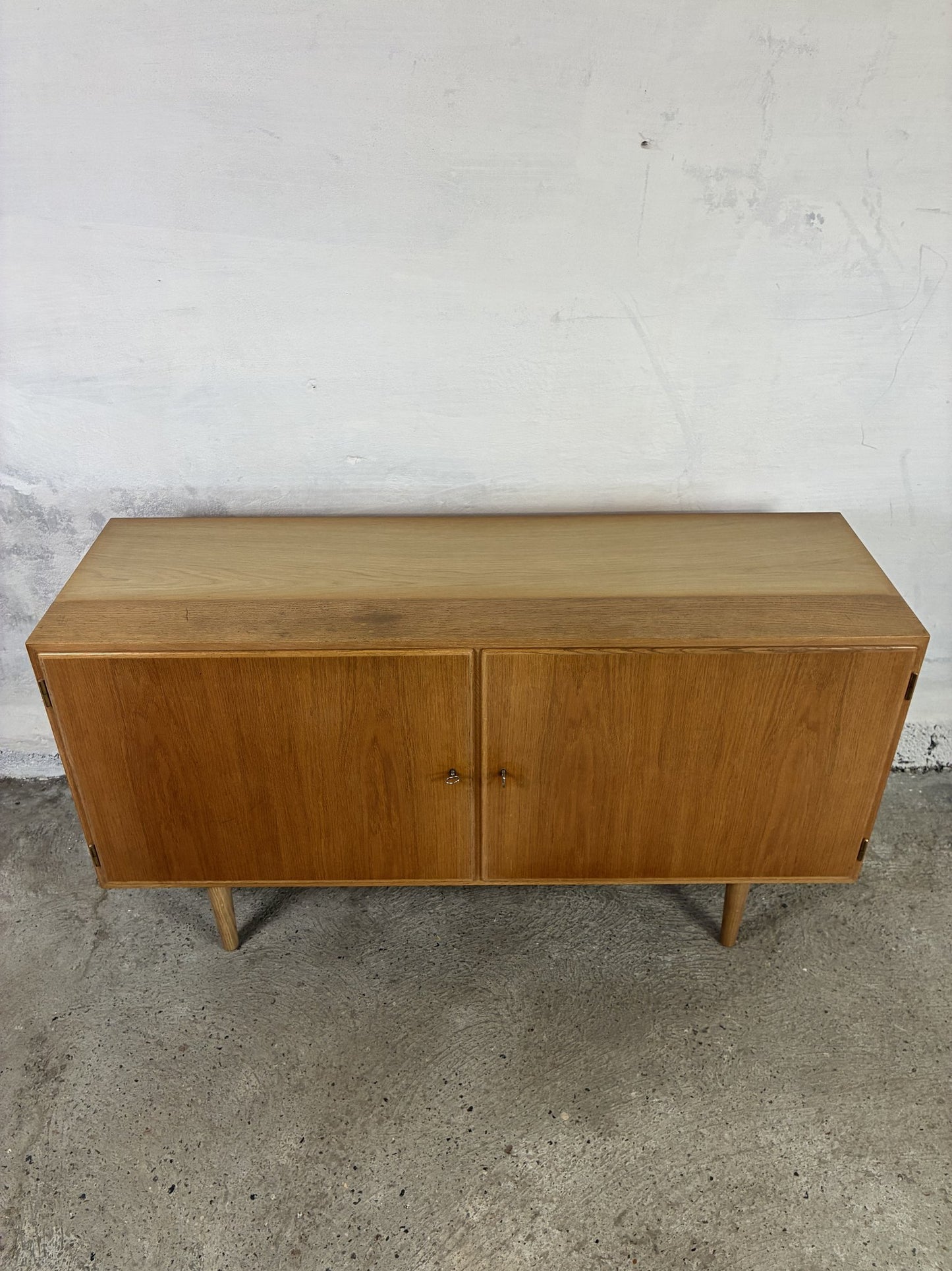 Low Oak sideboard by Hundevad 138x75x43