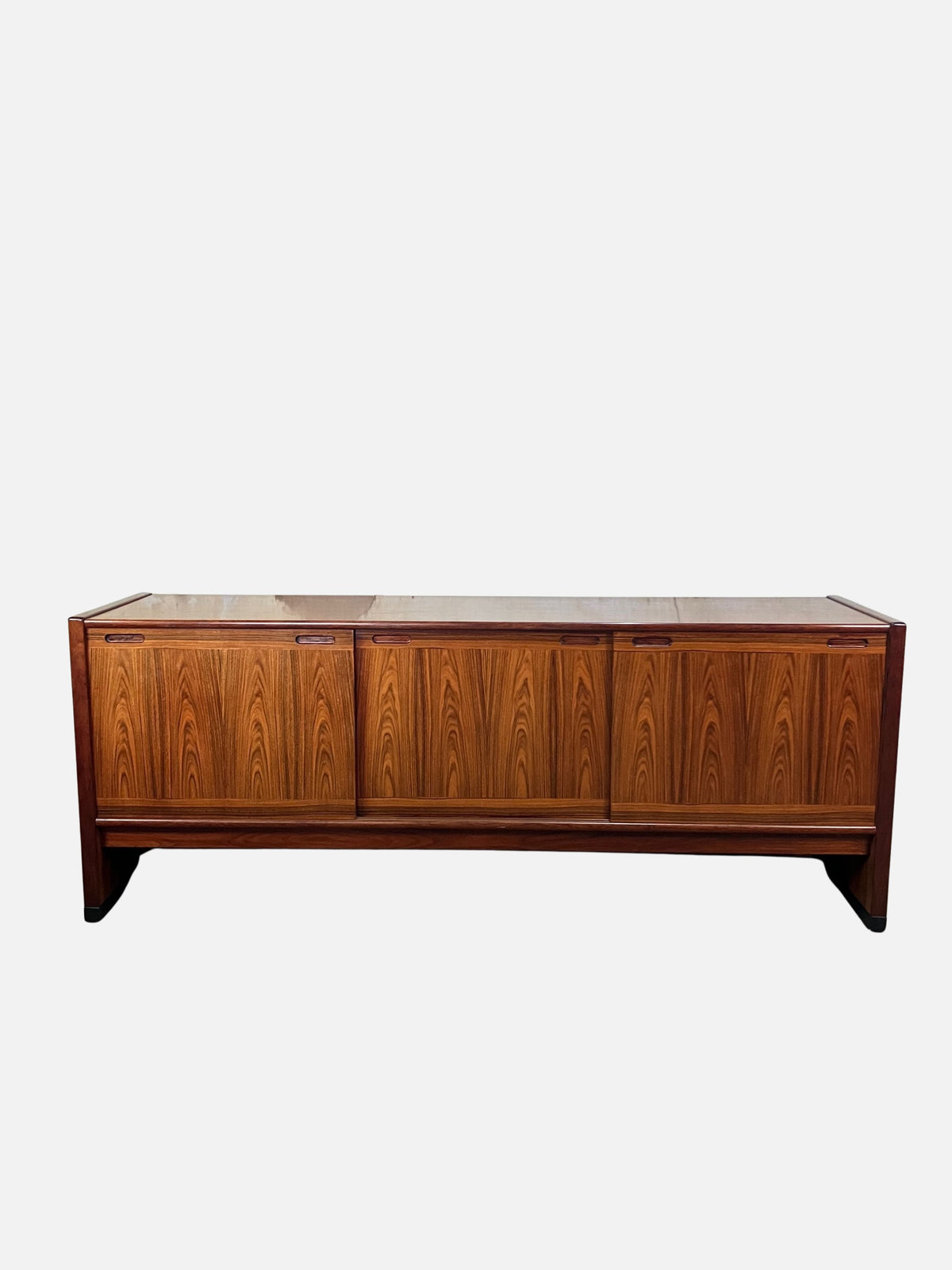 Low Rosewood sideboard by Skovby furniture 195x76x48
