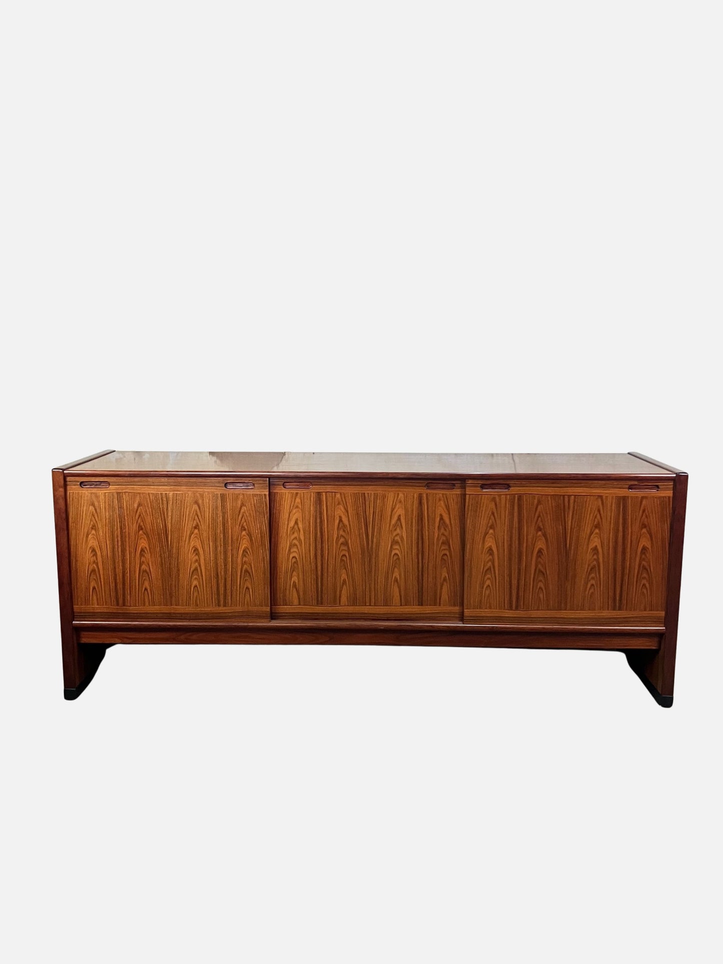 Low Rosewood sideboard by Skovby furniture 195x76x48