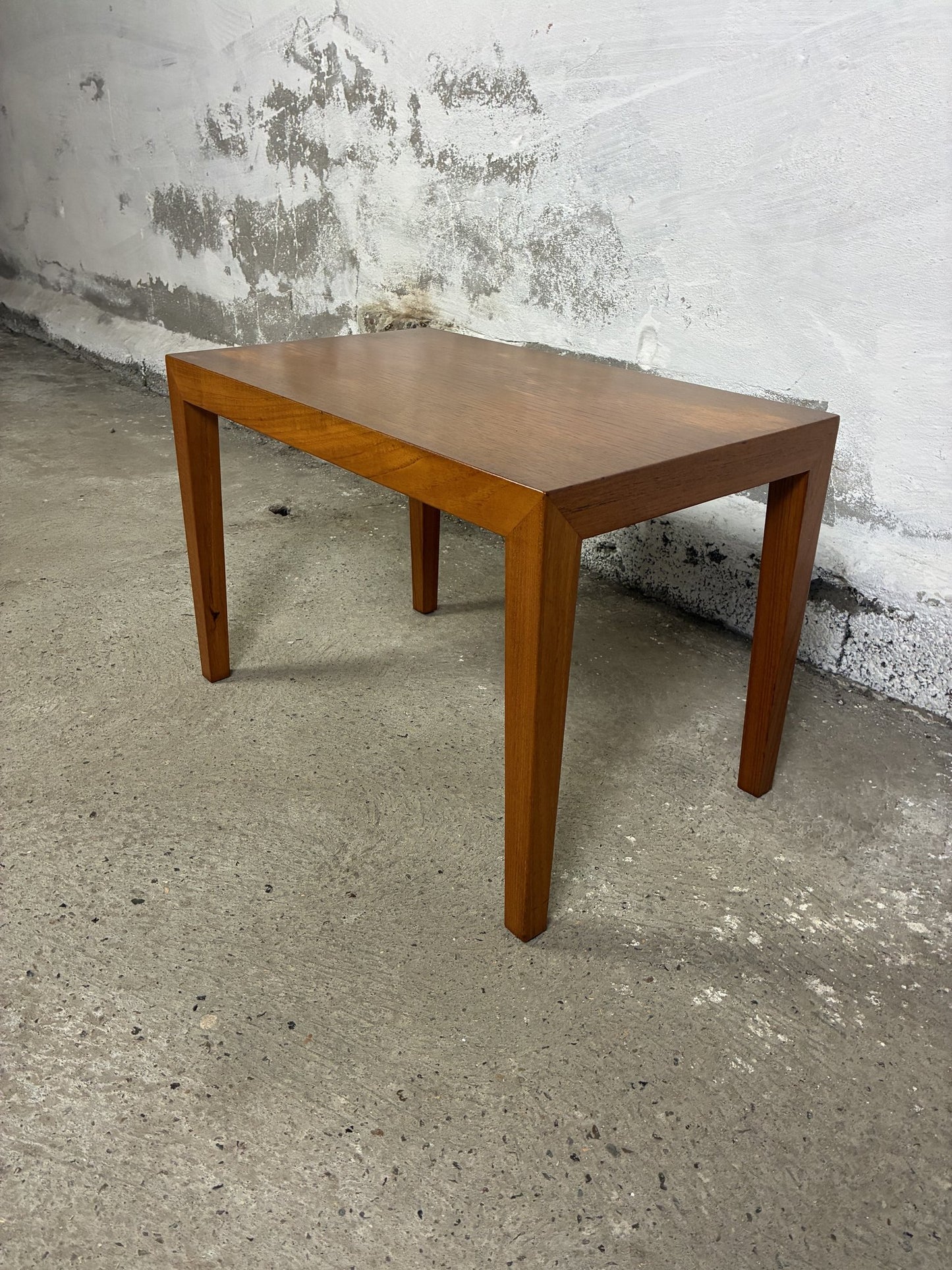Oak sidetable by Severin Hansen 59x35x40