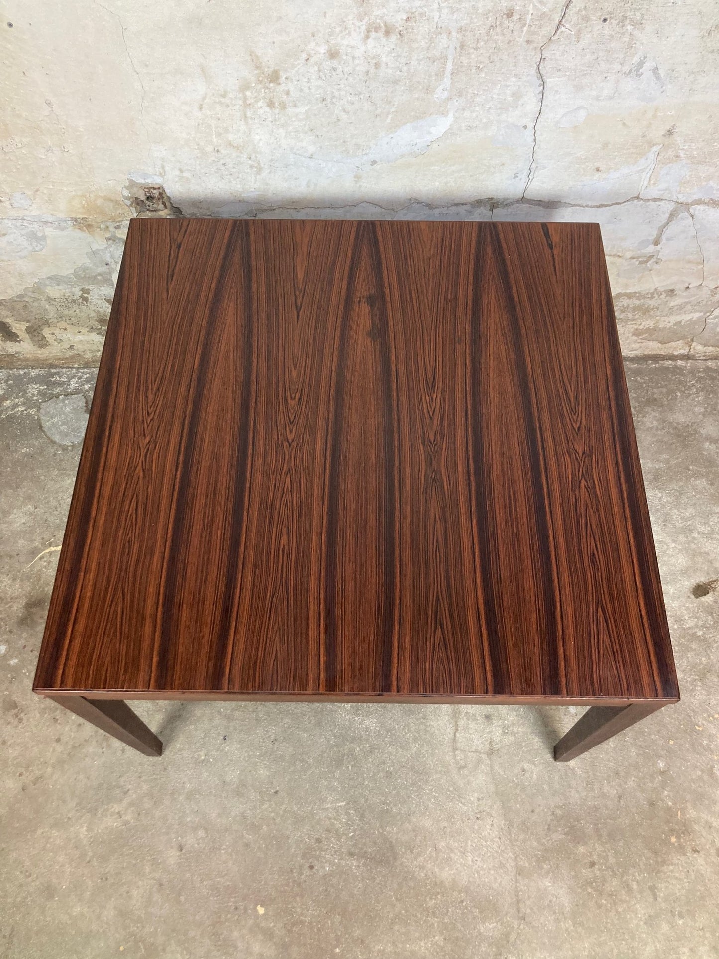 Rosewood coffee table. 73x73x52