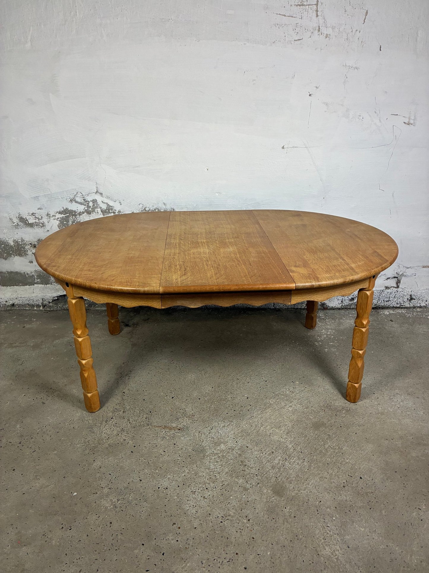 Solid Oak table with 2 leaves Ø120+2x50