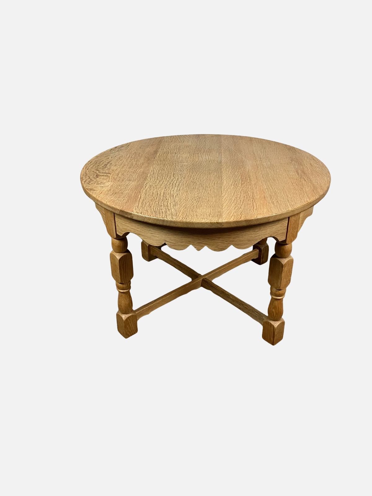 Round oak coffee table by Henning kjærnulf Ø85