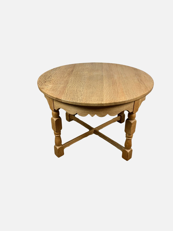 Round oak coffee table by Henning kjærnulf Ø85