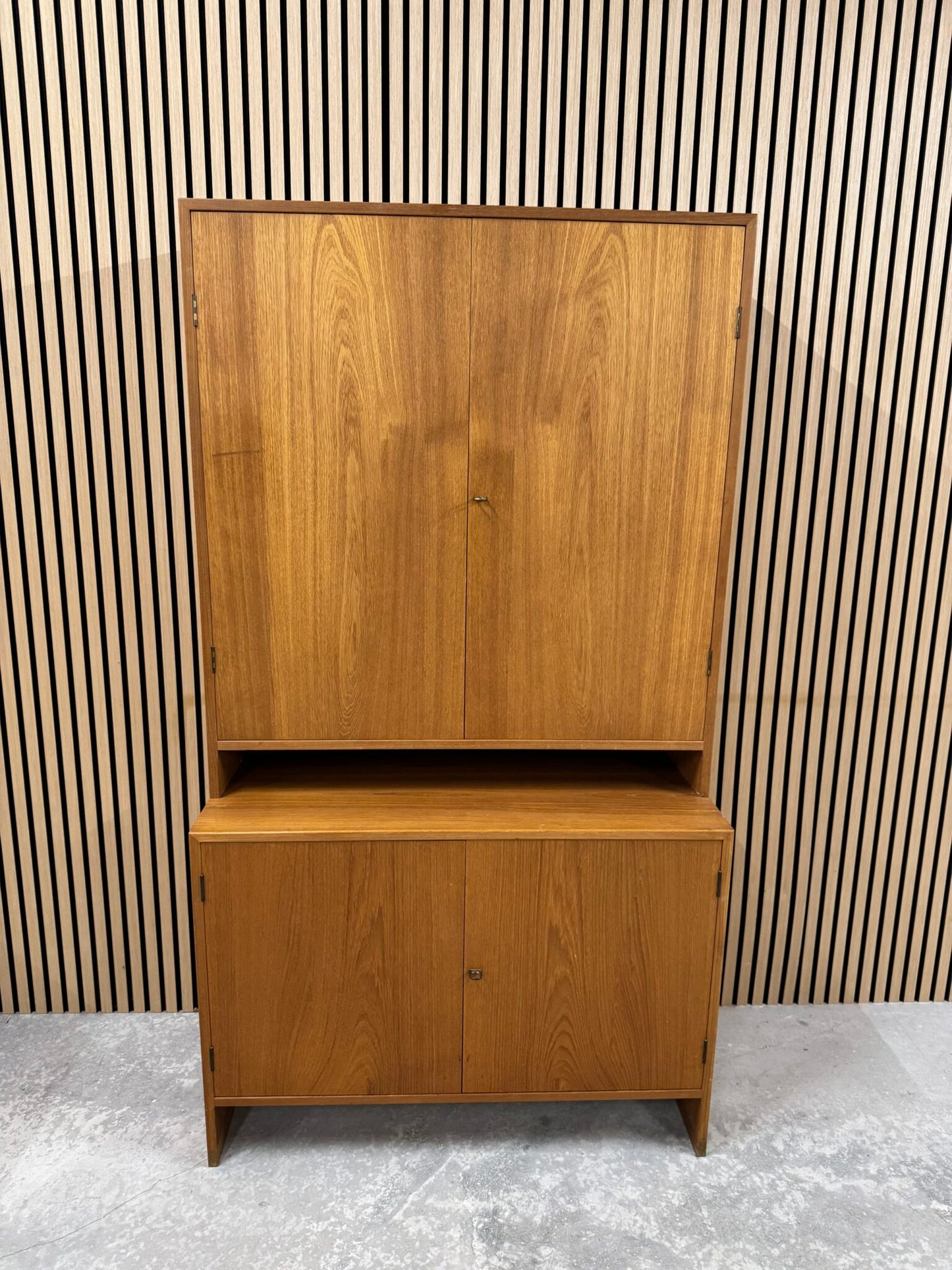 2 Delt Hans J Wegner Skab eg