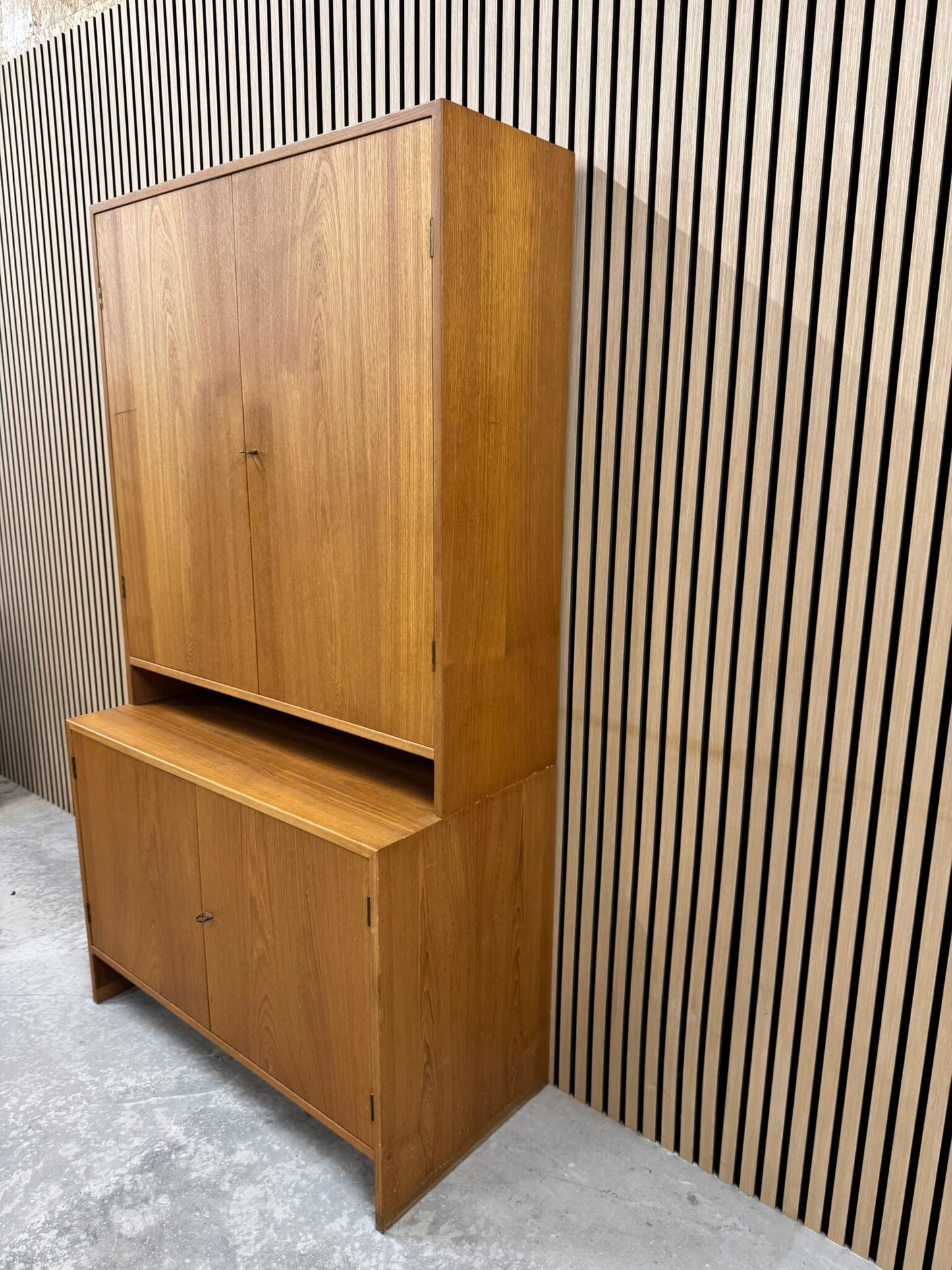 2 Delt Hans J Wegner Skab eg