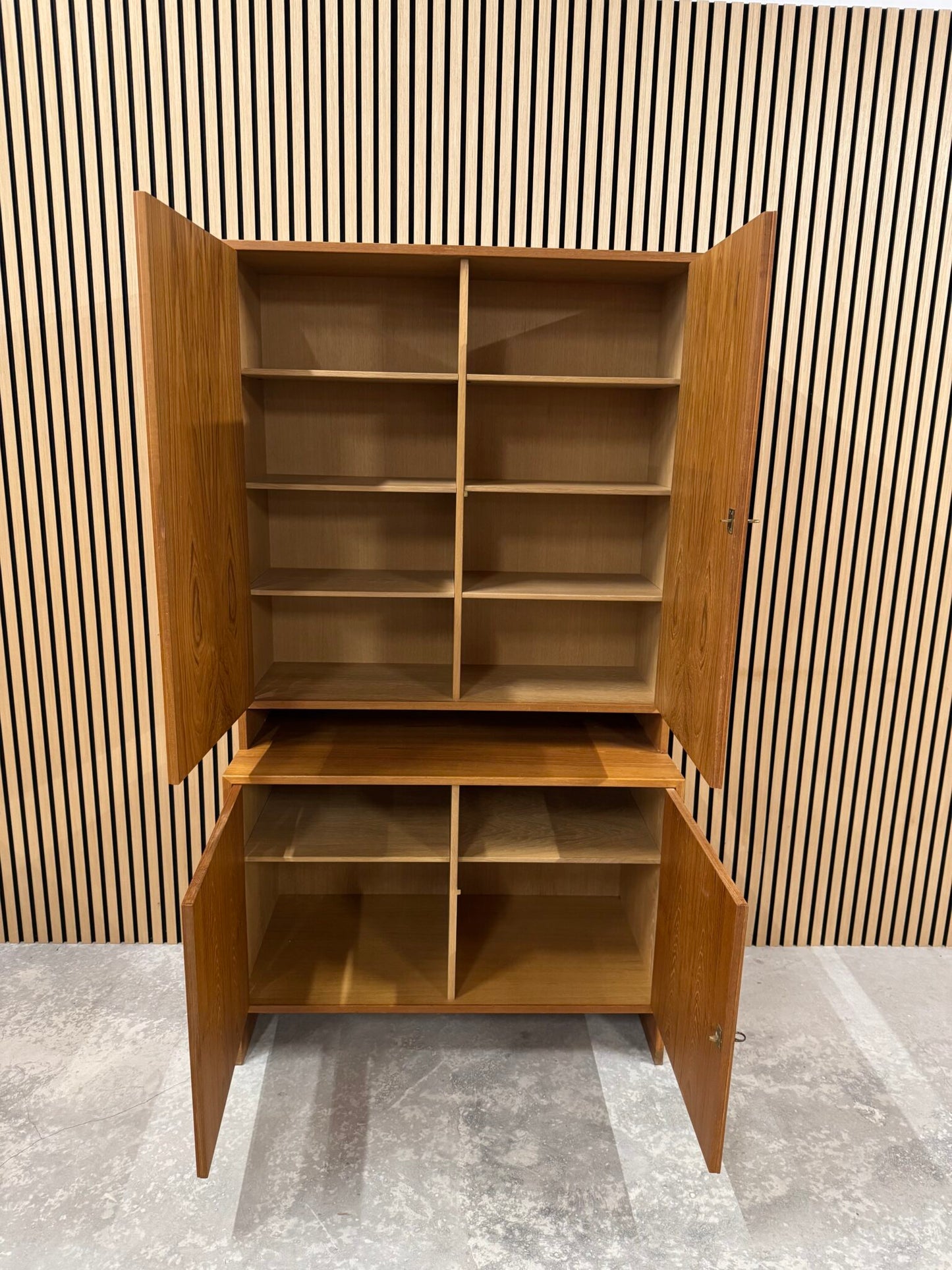 2 Delt Hans J Wegner Skab eg