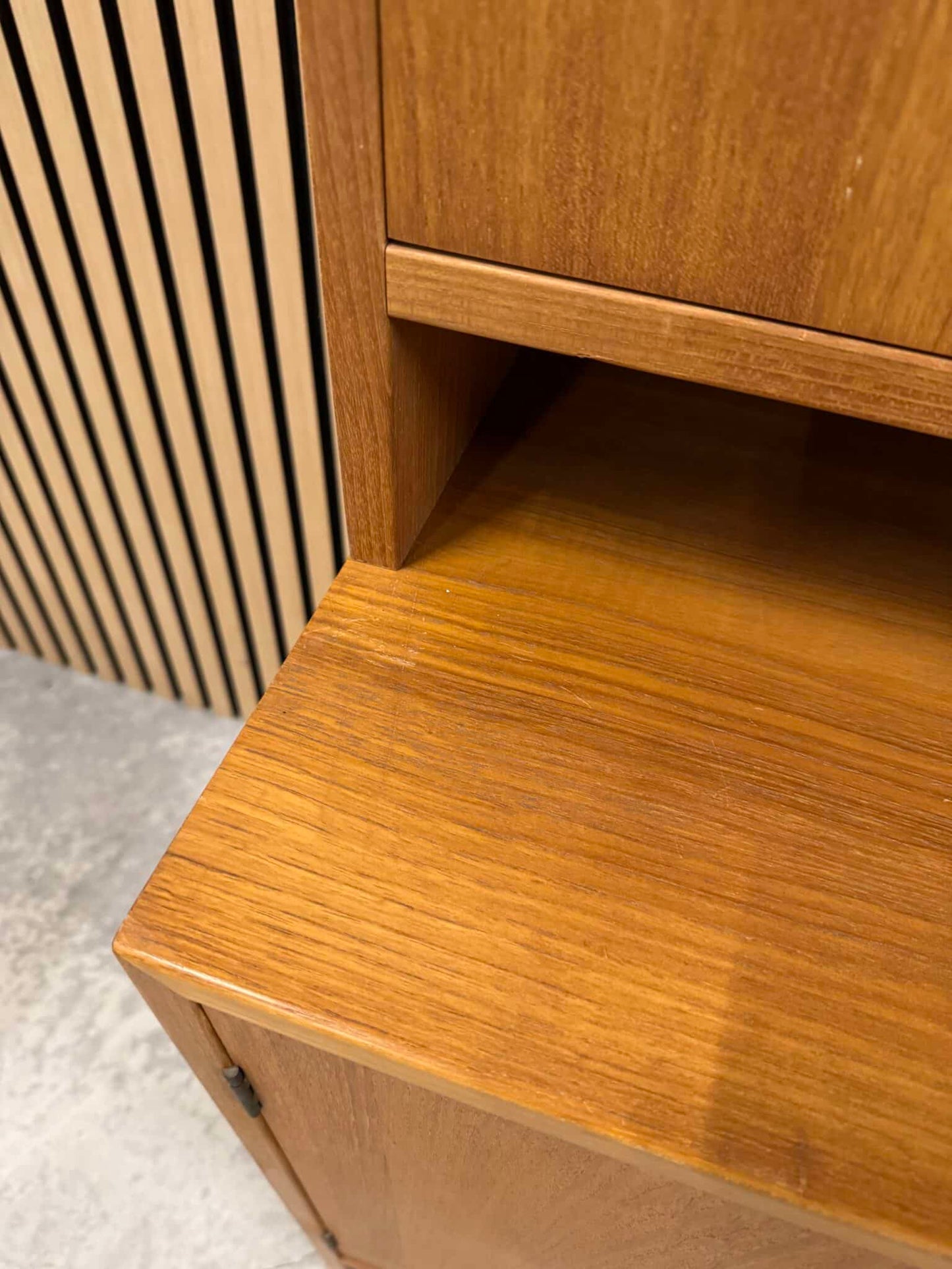 2 Delt Hans J Wegner Skab eg